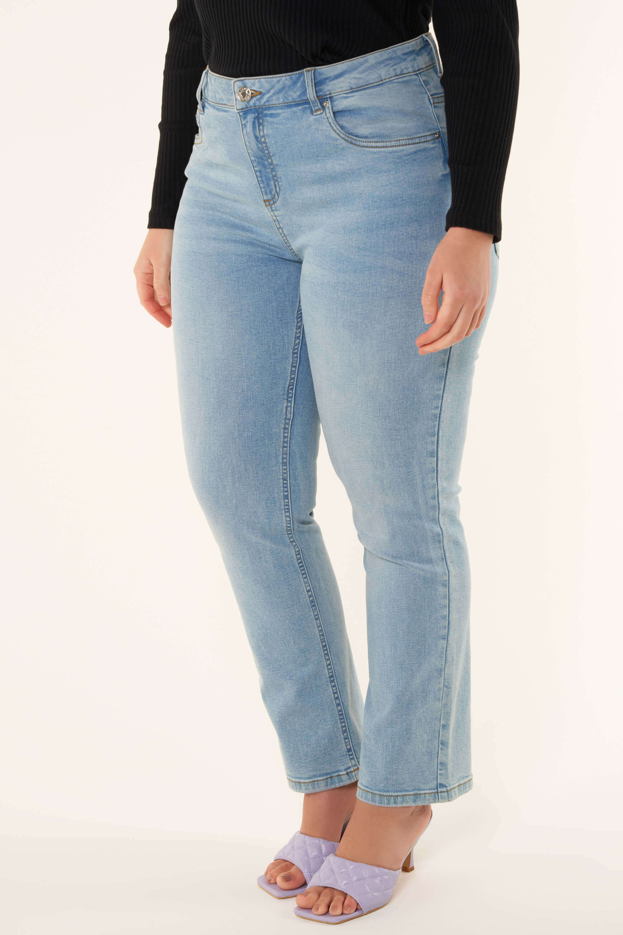 Straight-Leg Jeans LILY 30 inch image number 6