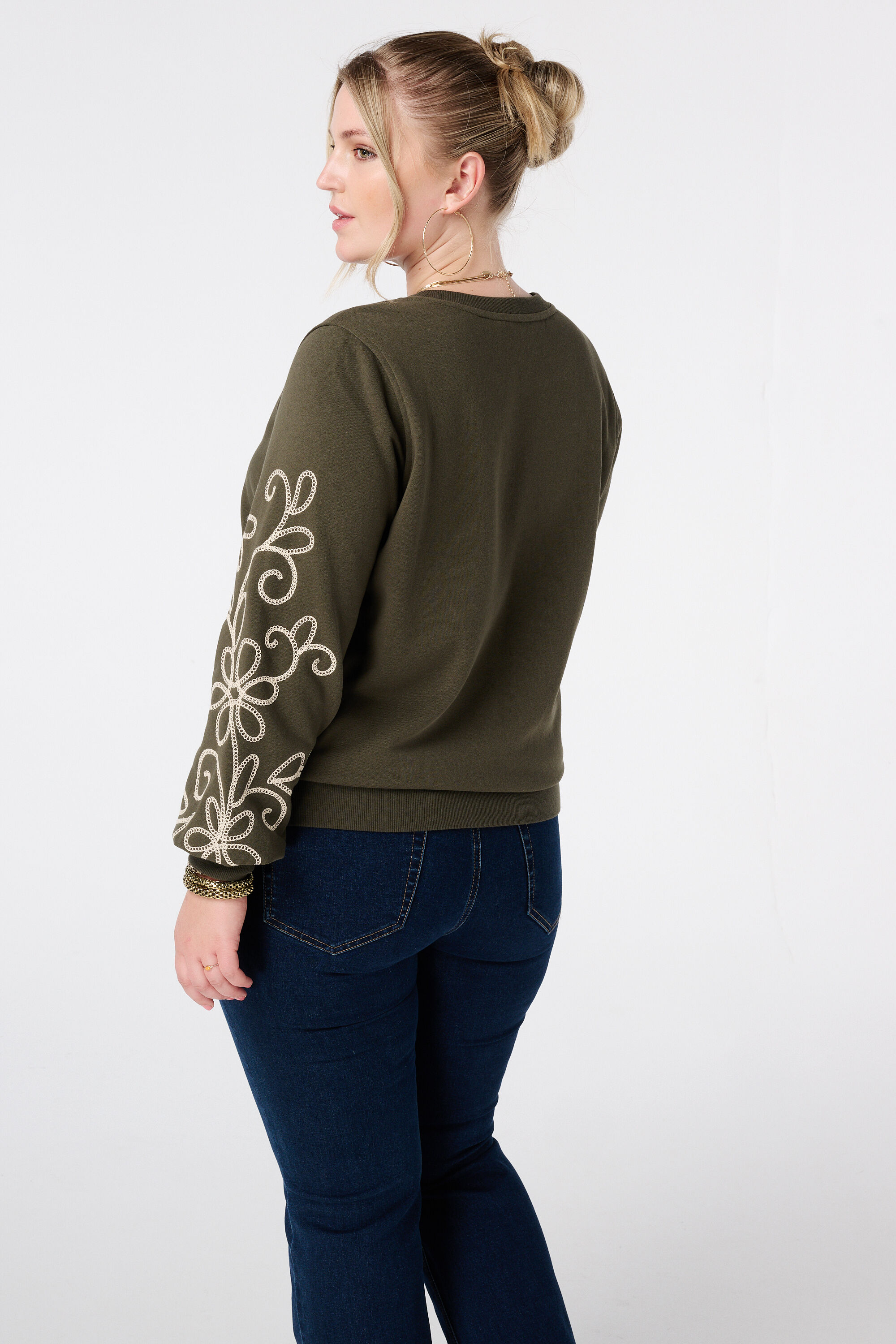 Pullover mit Stickdetails image number 3