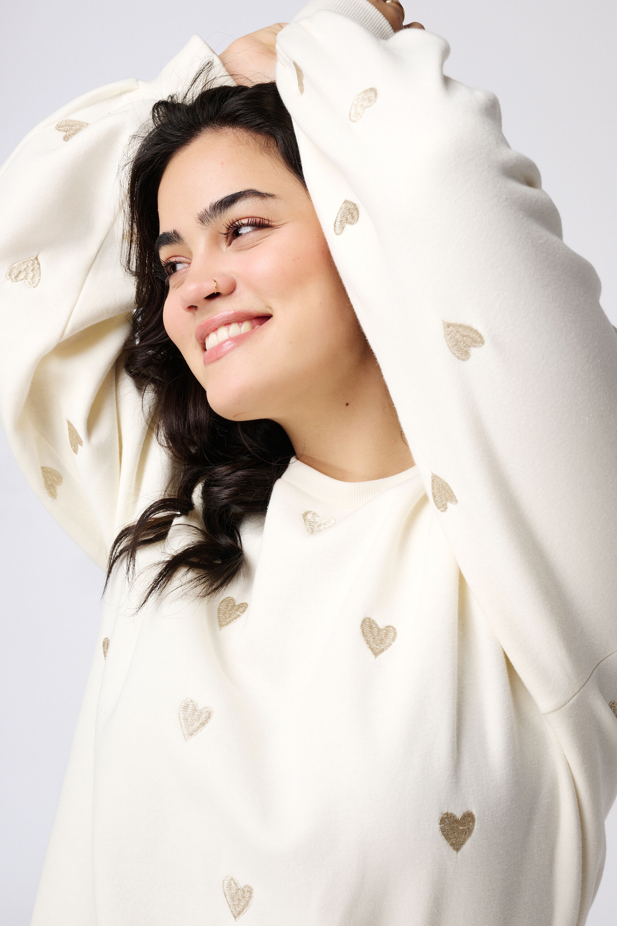 Pullover mit Herzen image number 4