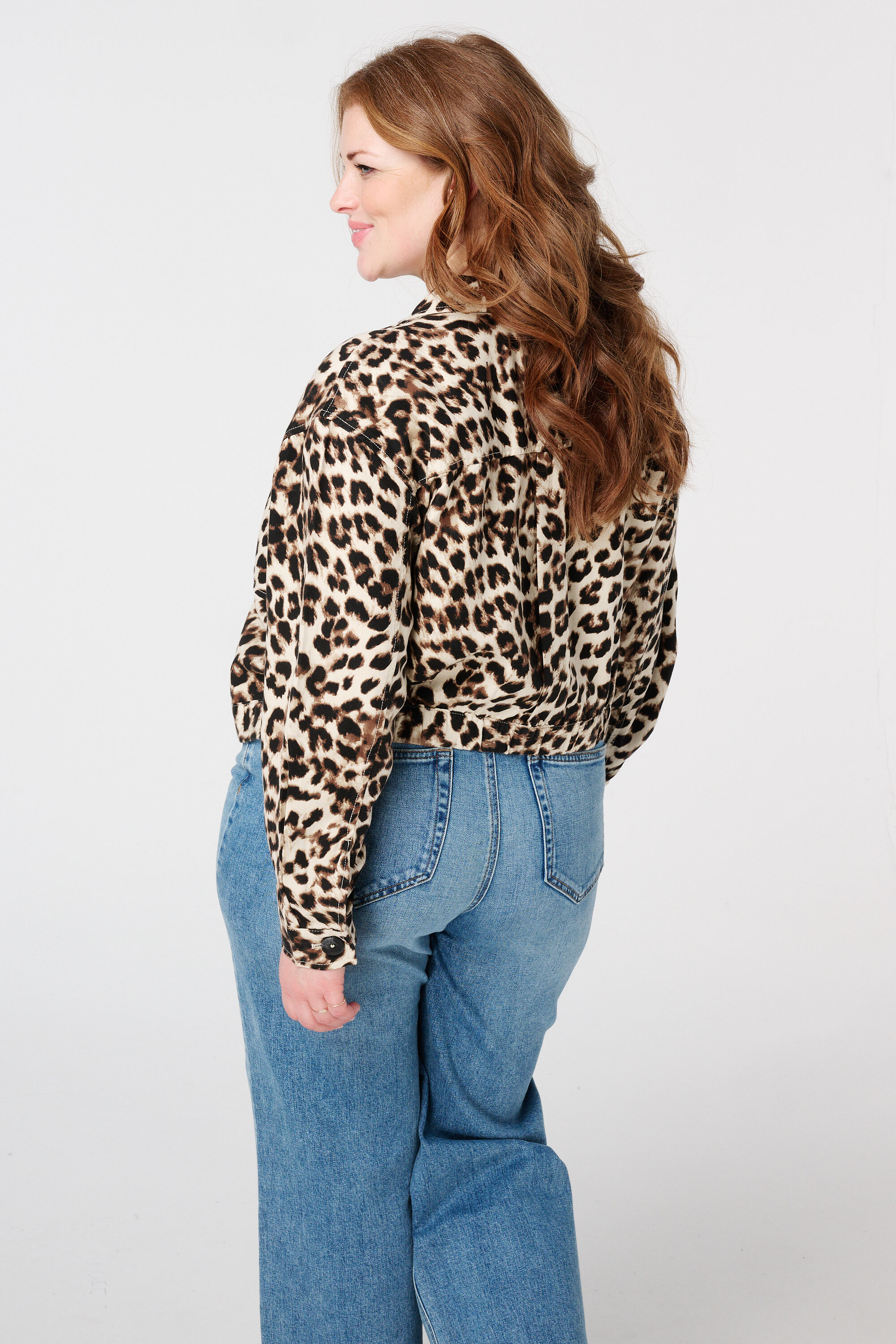 Kurze Jacke mit kn&ouml;pfen image number 3