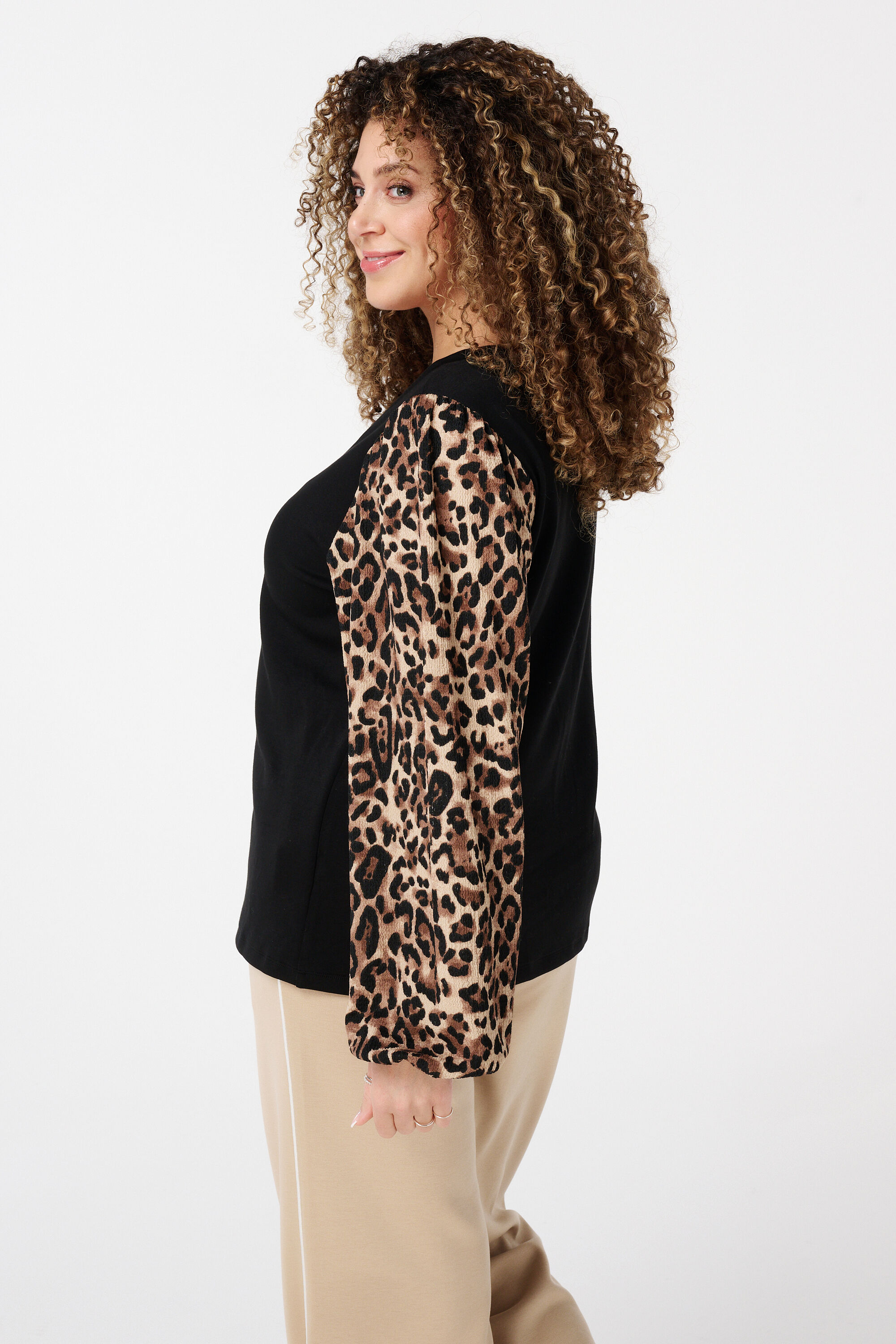 Oberteil mit Animal-Print-&Auml;rmeln image number 3