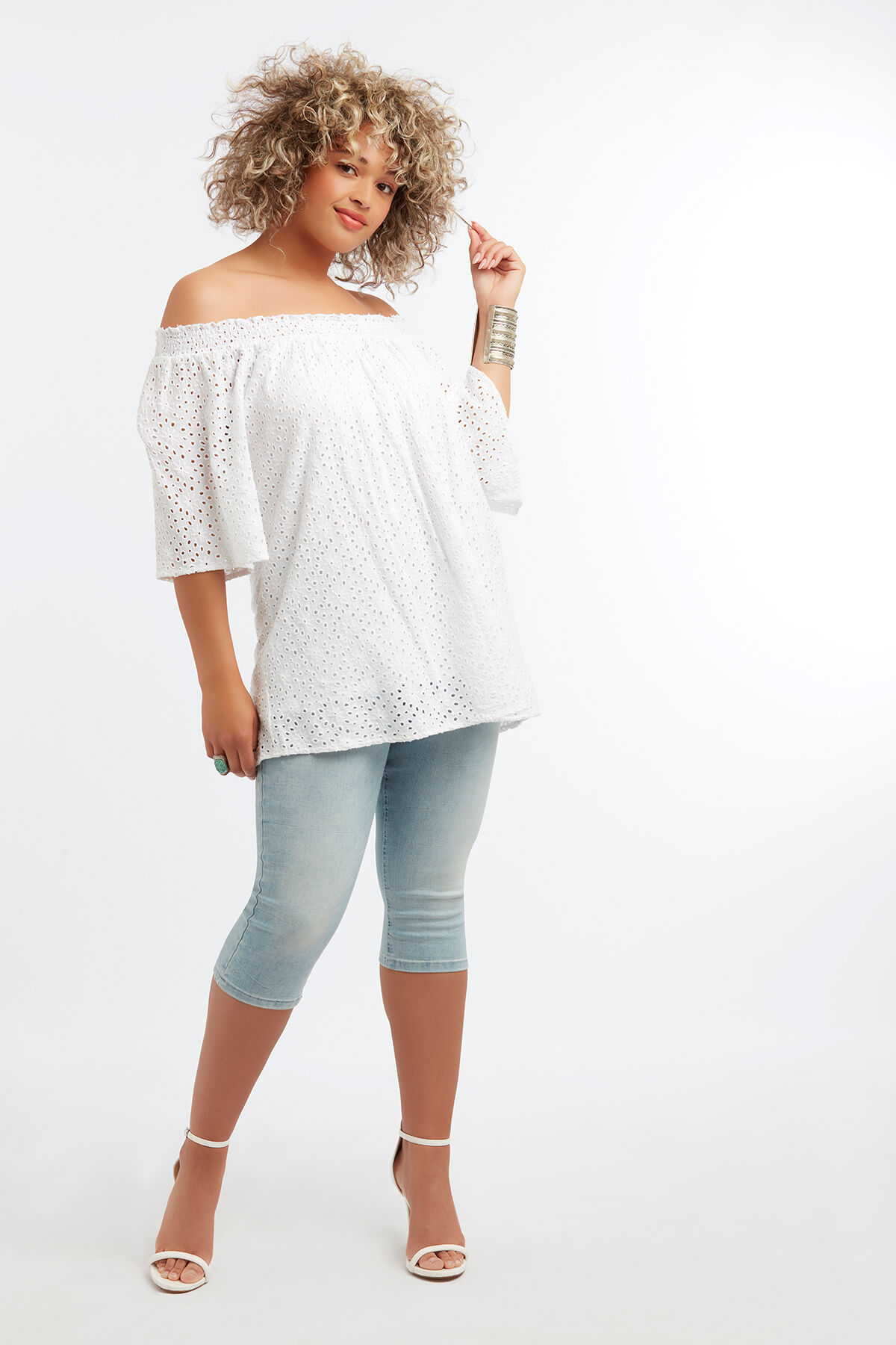 Bluse mit Lochstickerei image number 3