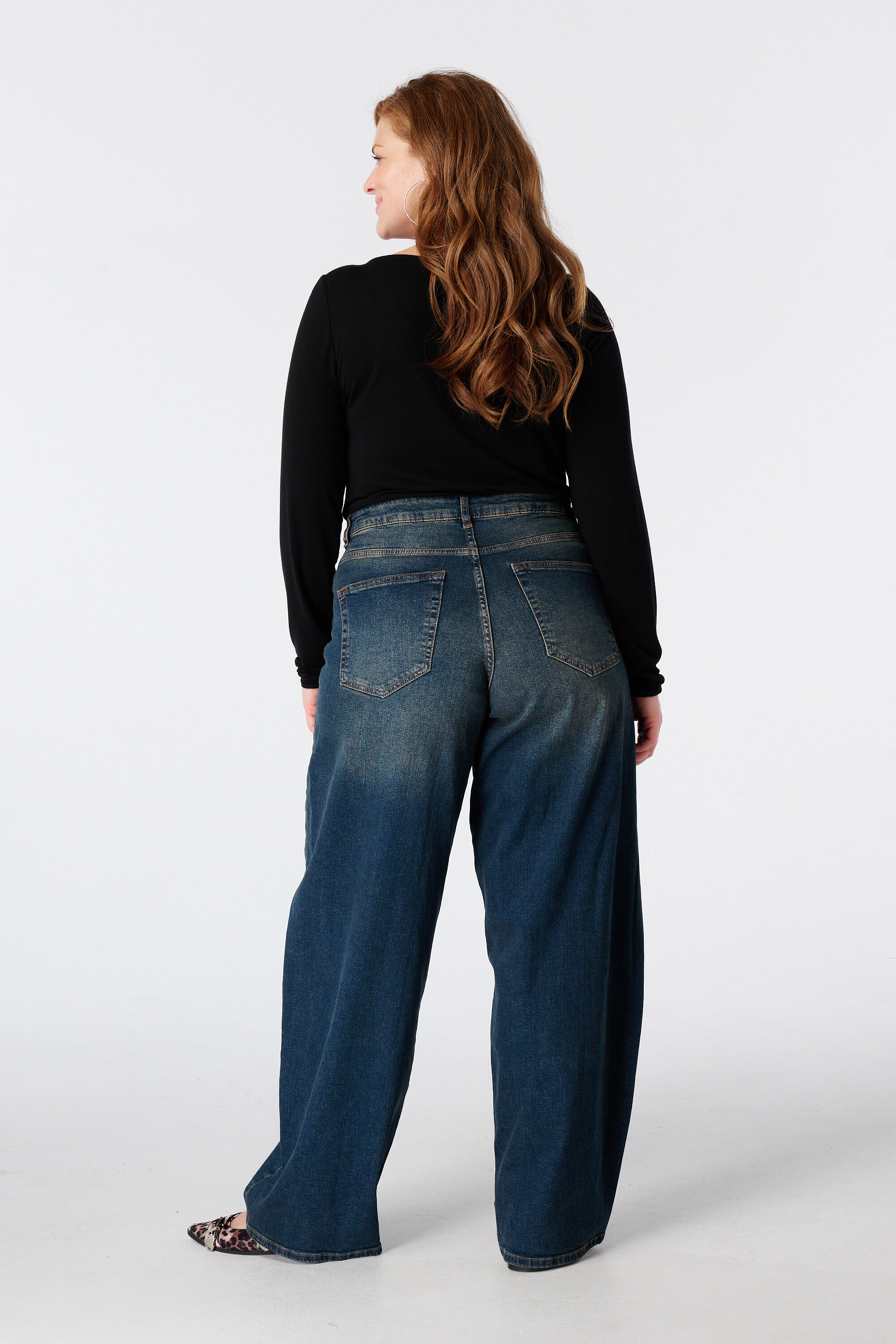 Barrel Jeans image number 3