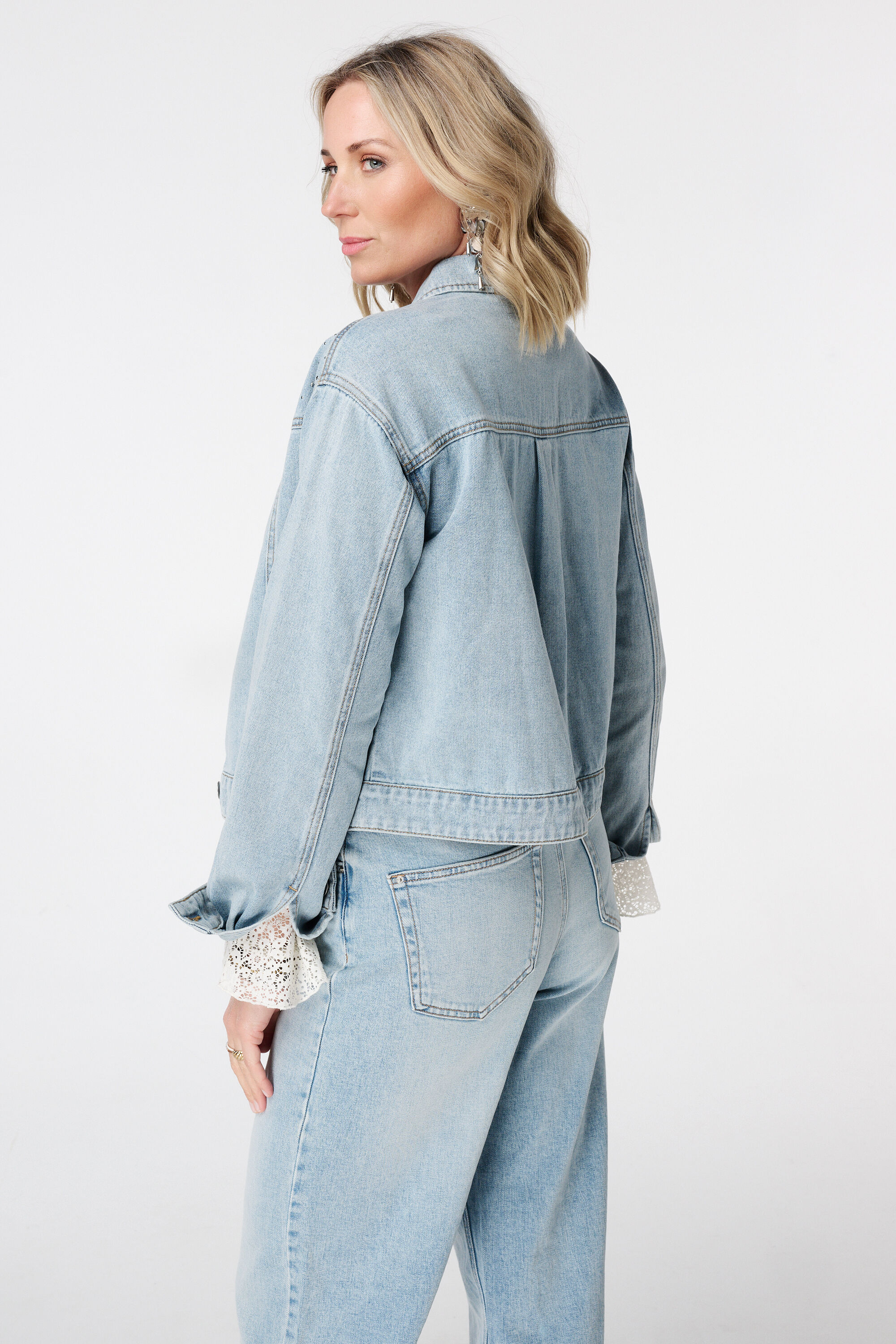 Jeansjacke mit Nieten image number 3