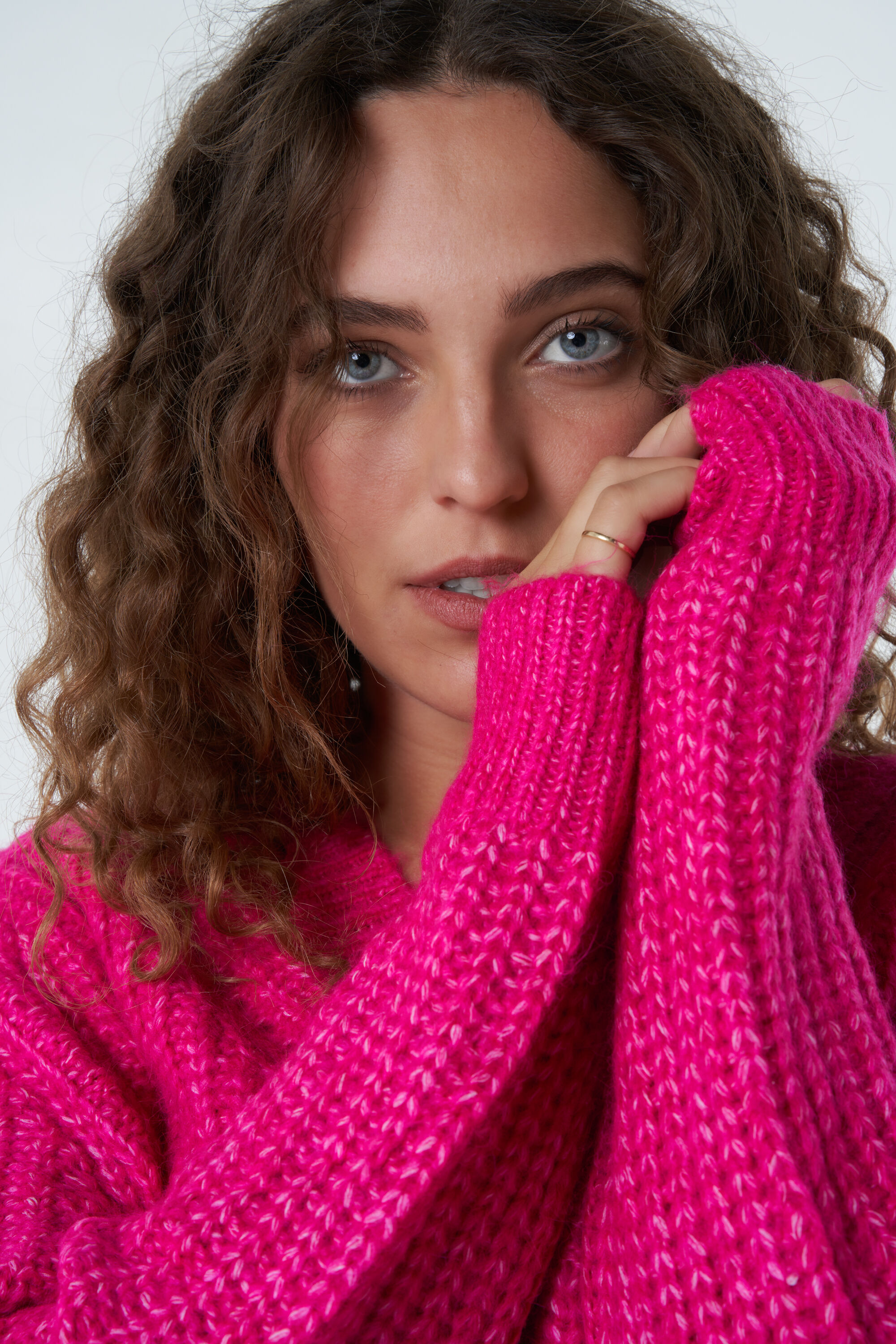 Grobstrickpullover mit V-Ausschnitt  image number 7