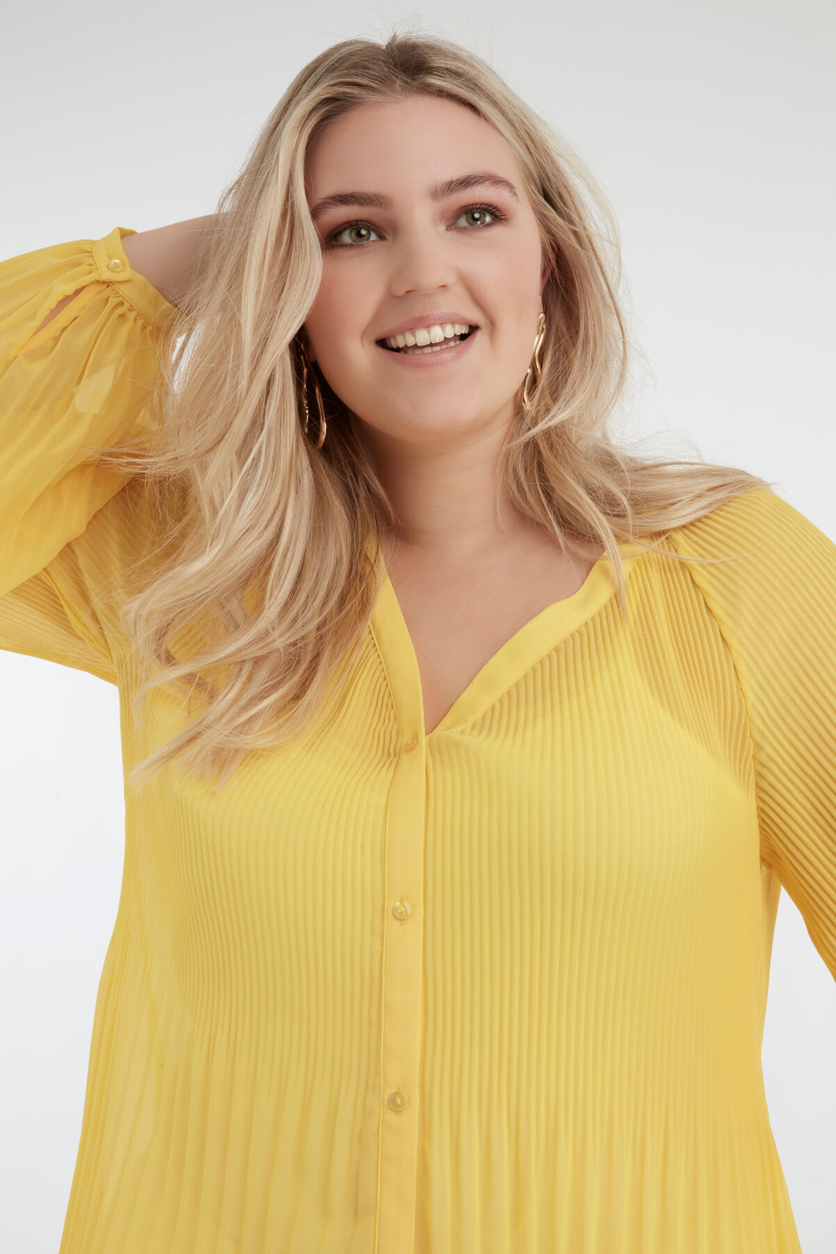 Gelbe Bluse mit Plissees image number 6