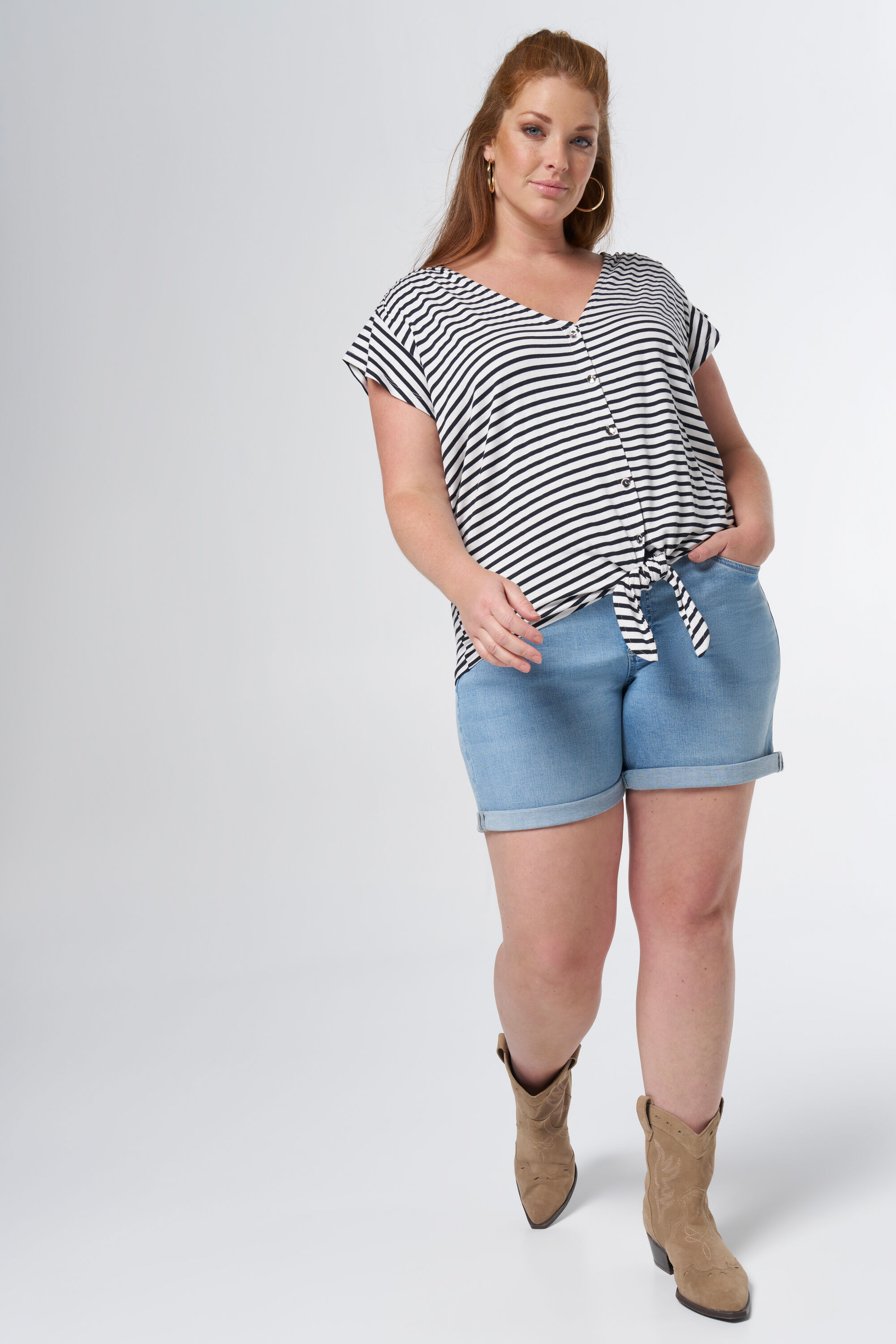 Gestreiftes Top mit Knoten  image number 6