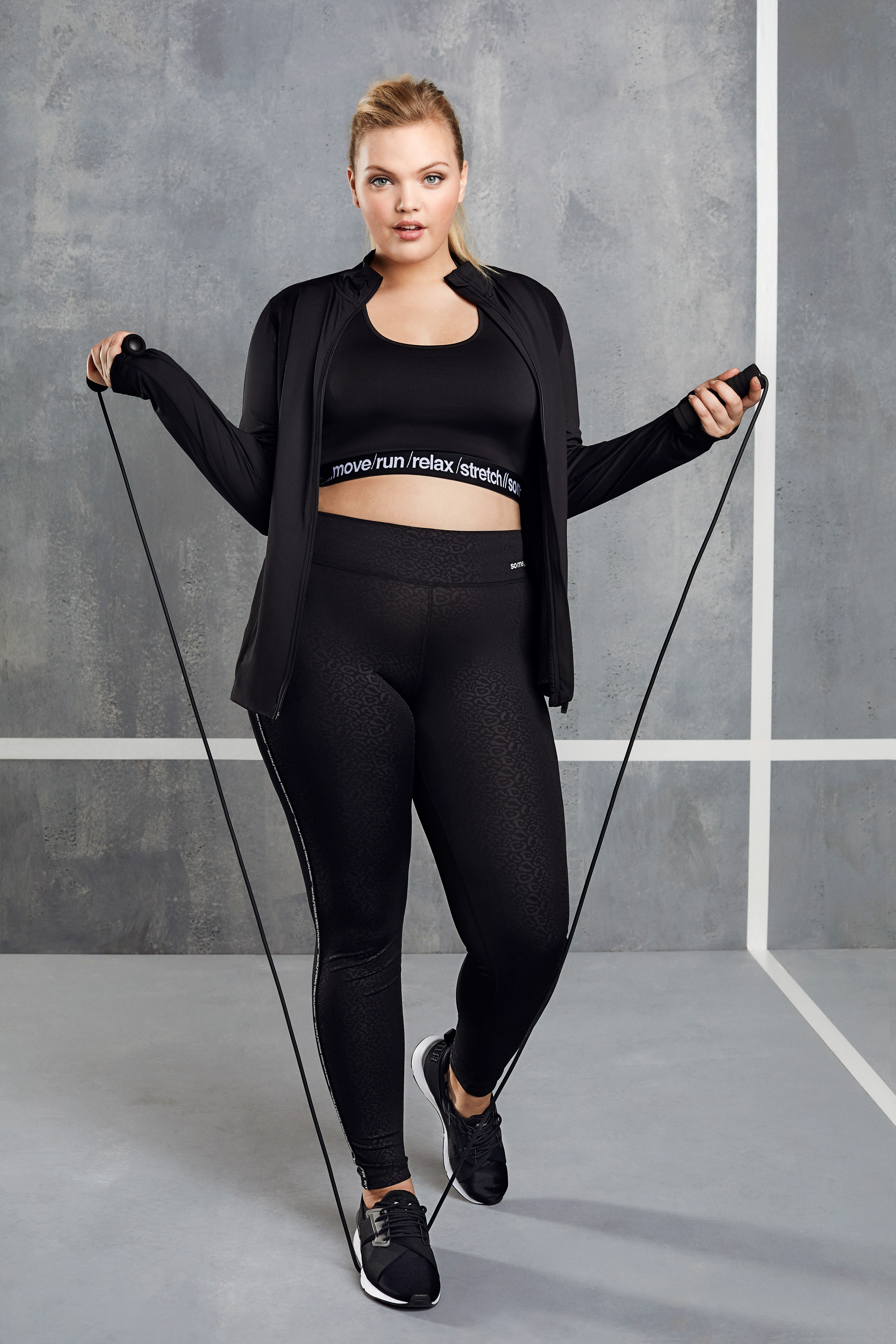 Kurzes Sport-Top mit Kreuz-Tr&auml;gern image number 6