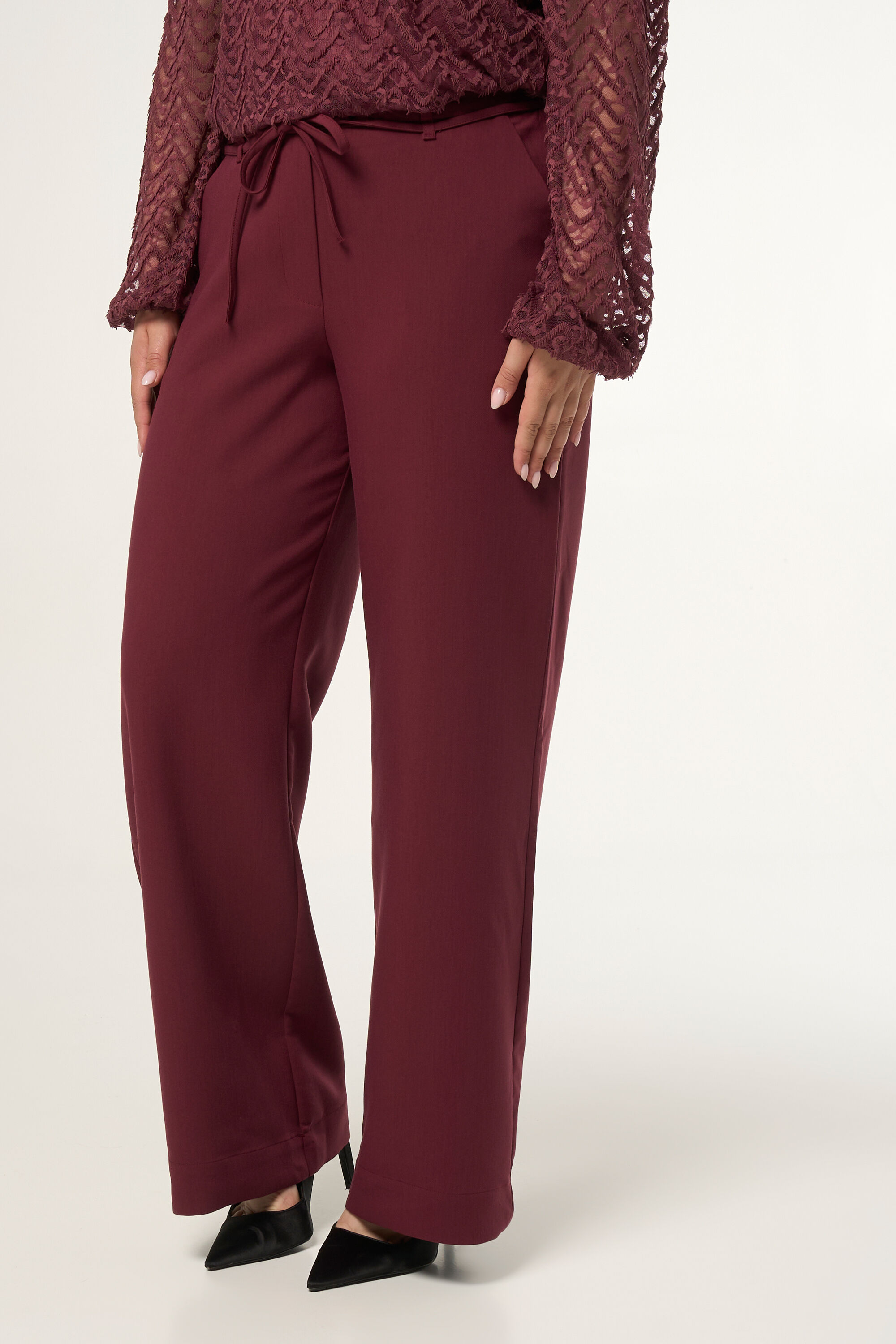 Hosen mit weit geschnittenem Bein image number 5