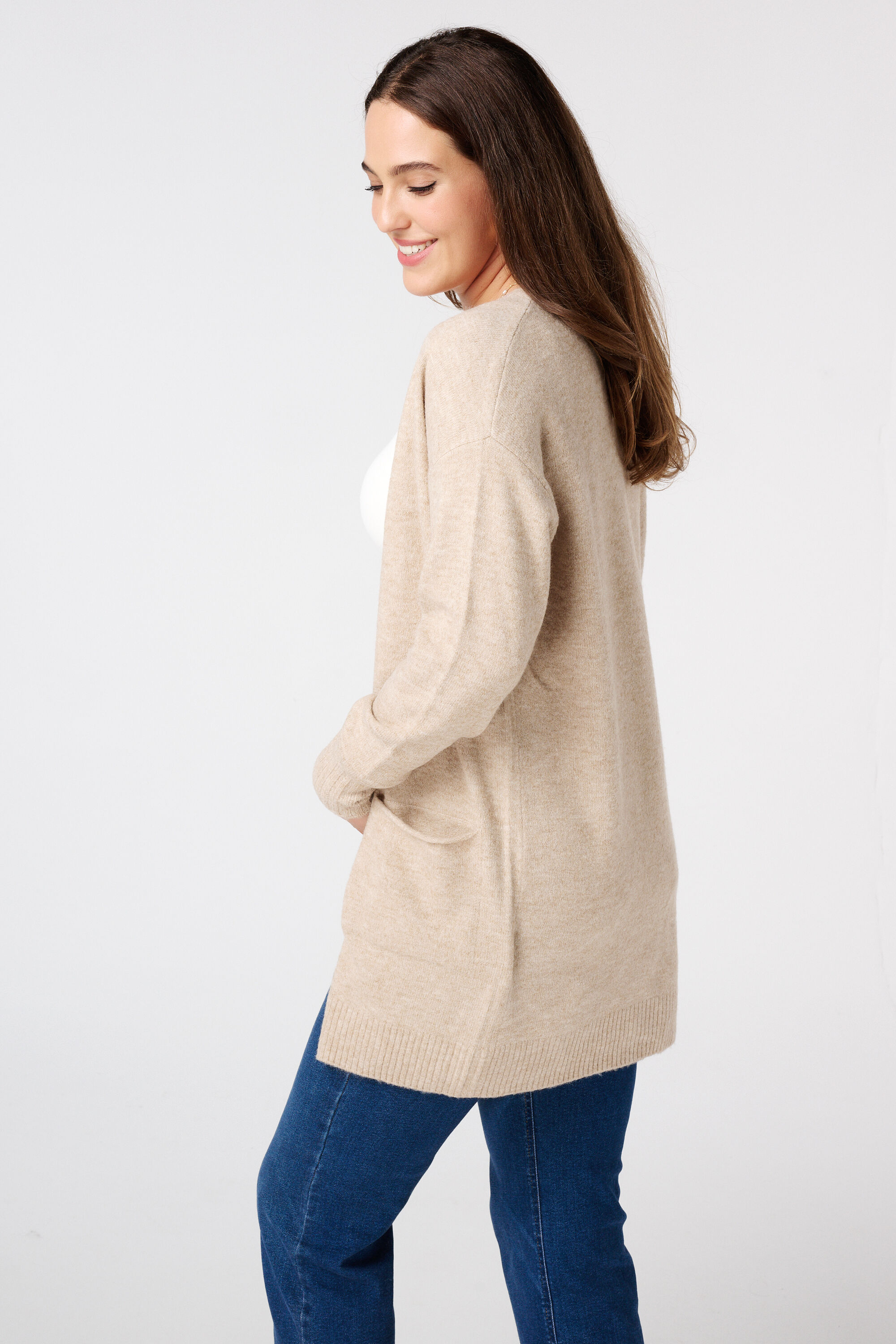 Mittellange Strickjacke mit Eingrifftaschen image number 3