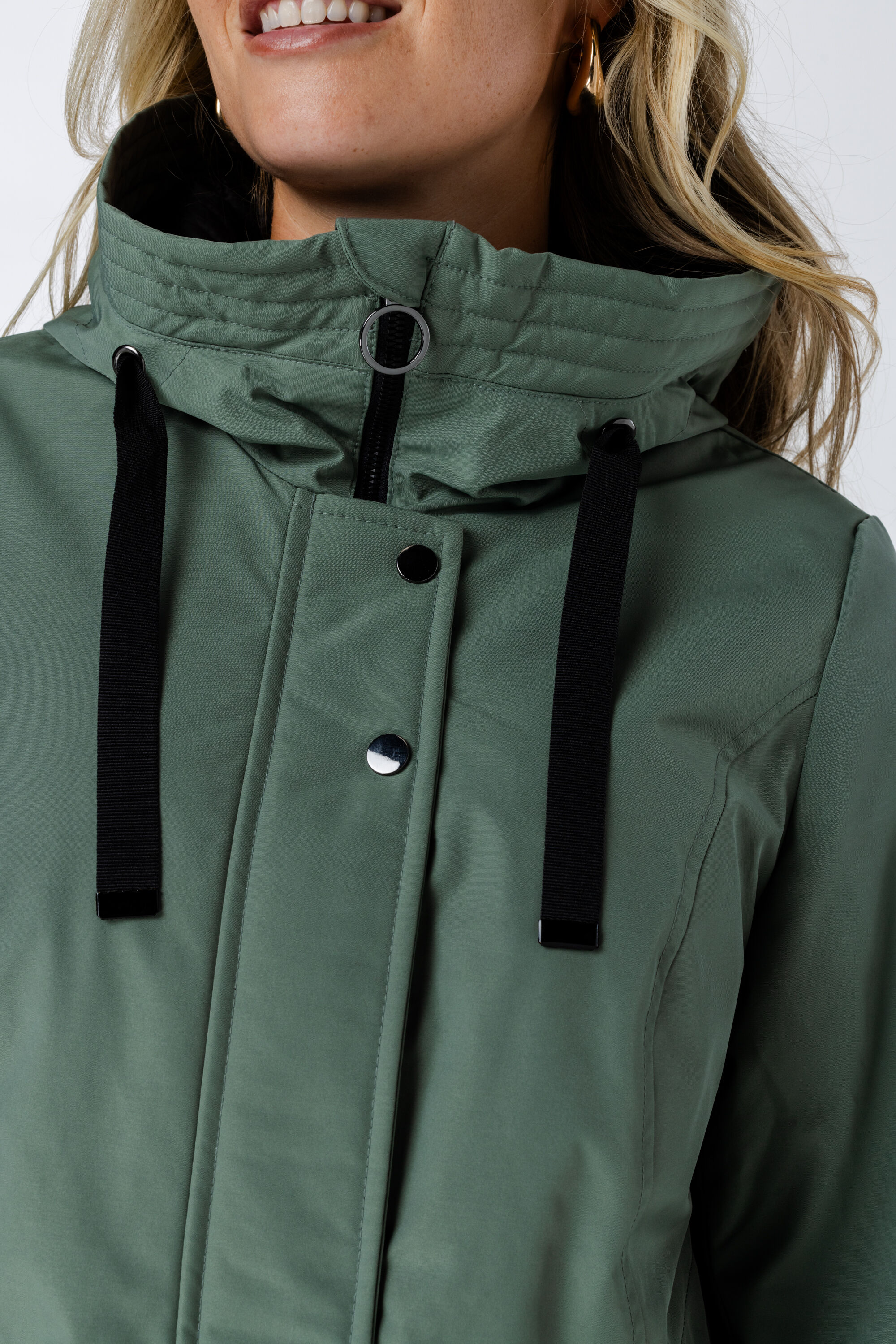 Wasserabweisende Jacke mit Kapuze image number 4