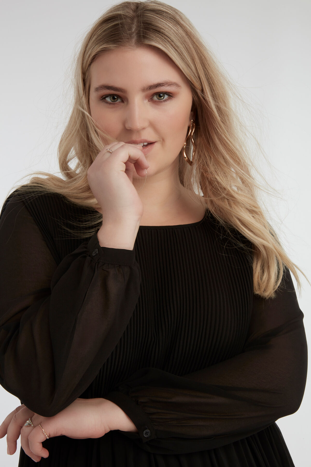 Einfarbiges plissiertes Kleid image number 3