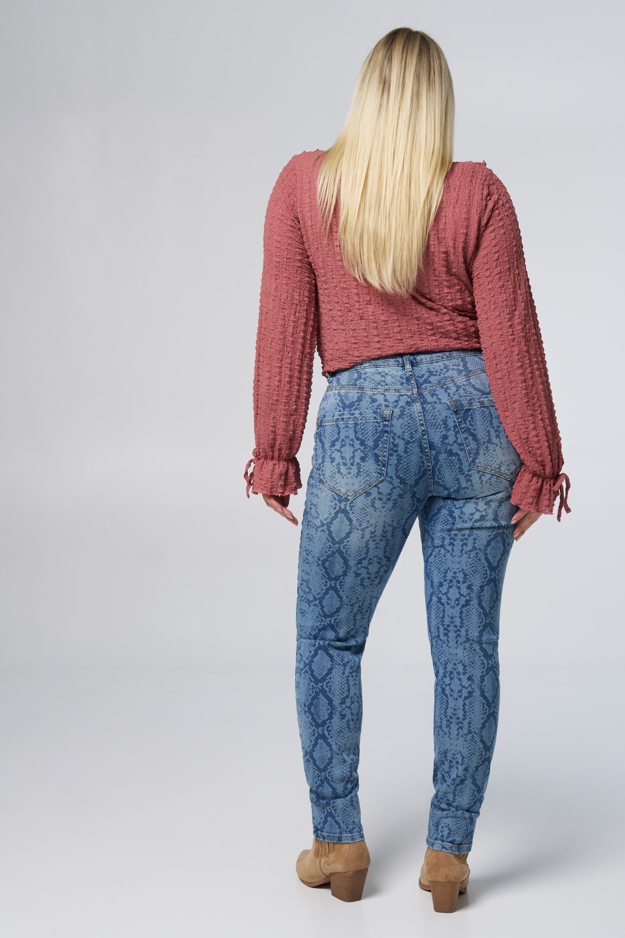 Jeans mit Schlangendruck image number 3