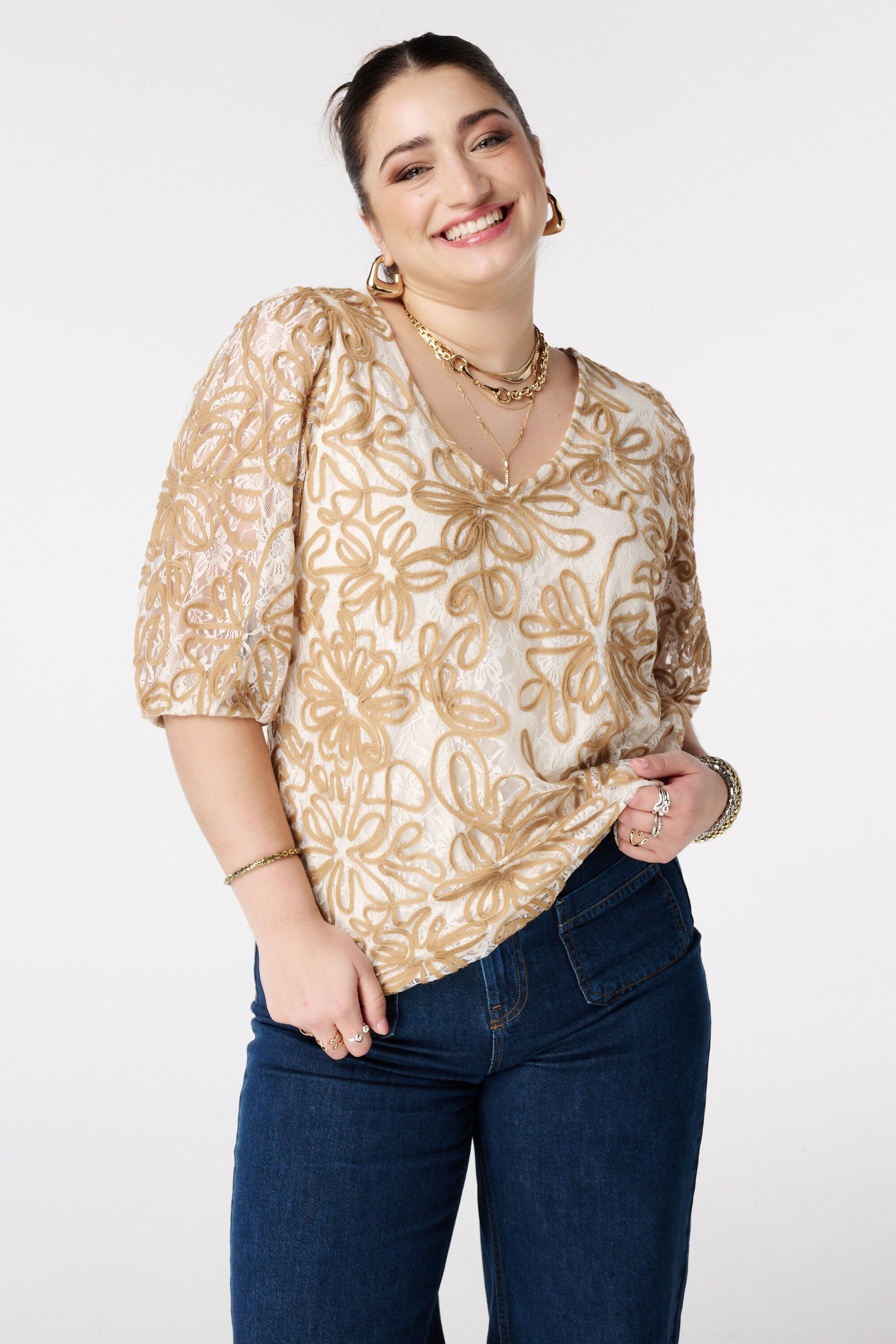 Besticktes Top mit Mesh&auml;rmeln