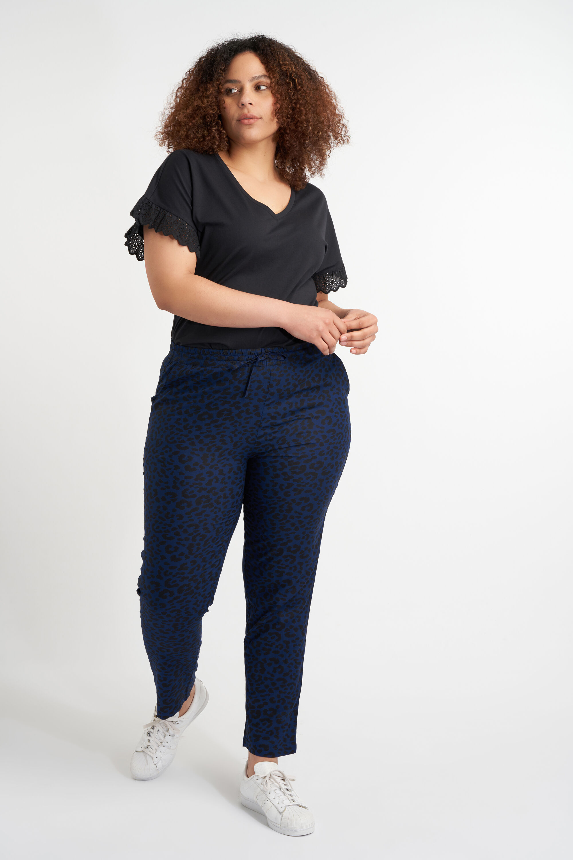 Hose in lockerer Passform image number 4