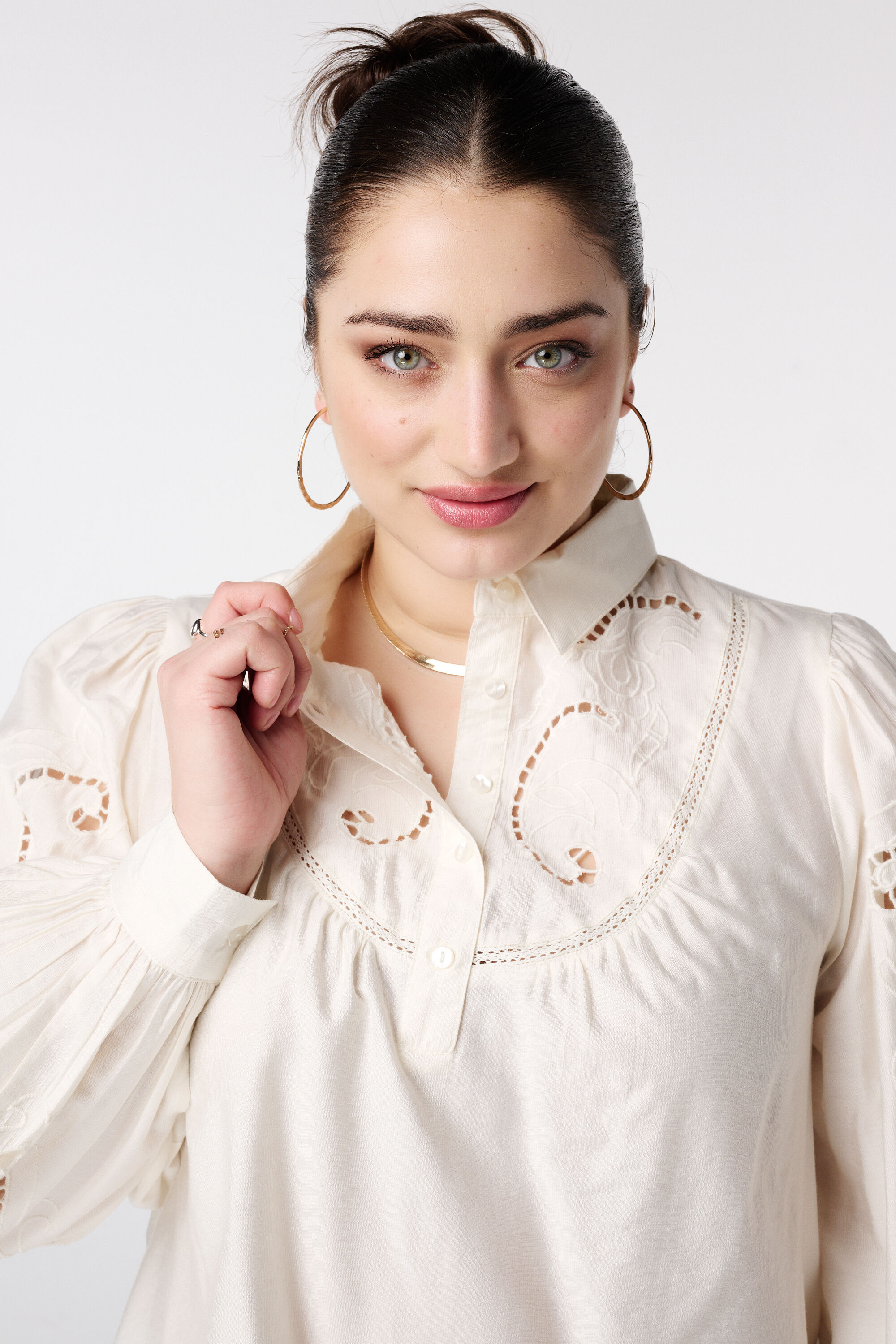 Bluse mit durchbrochener Stickerei image number 4