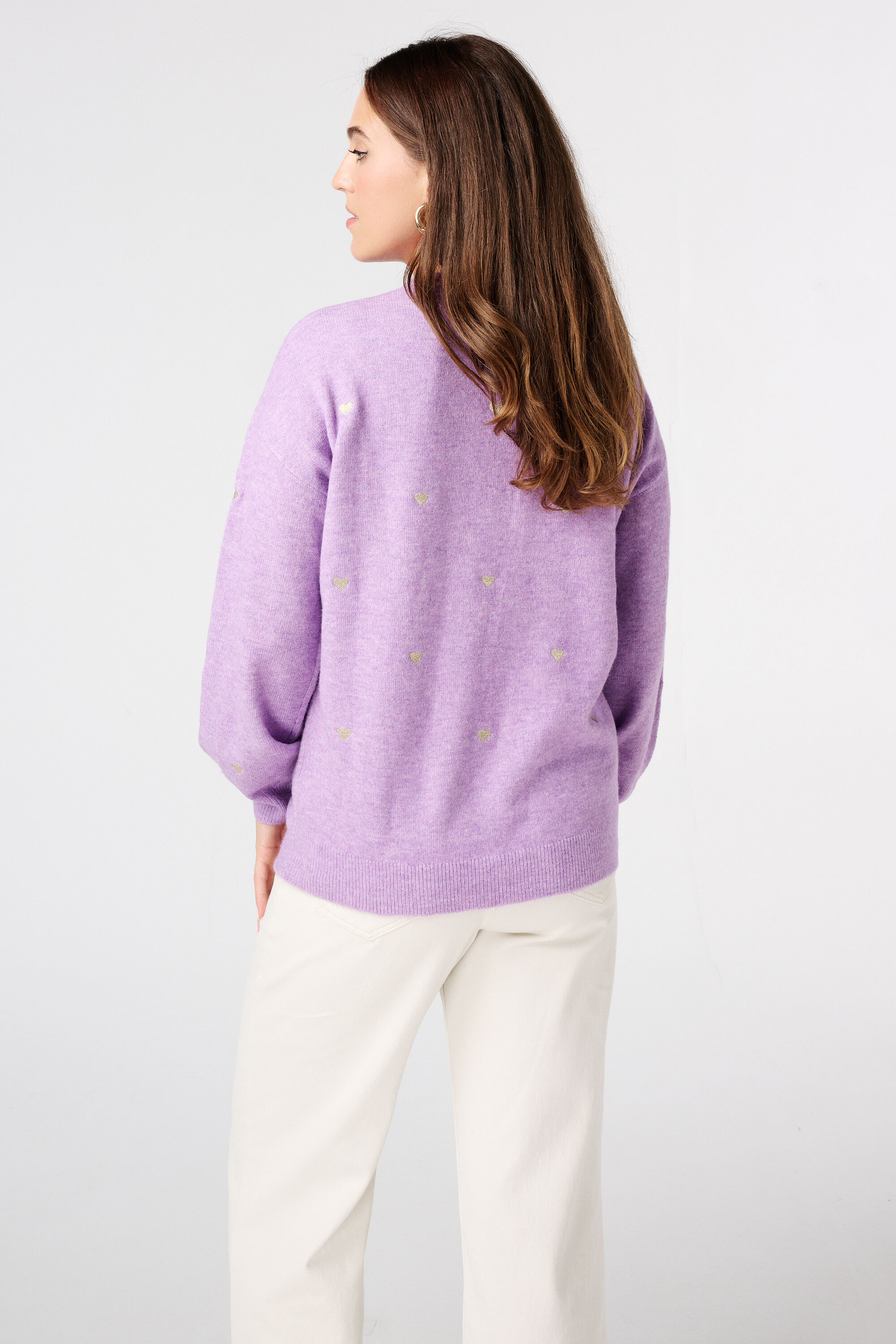 Fein gestrickter Pullover mit gestickten Herzen image number 3