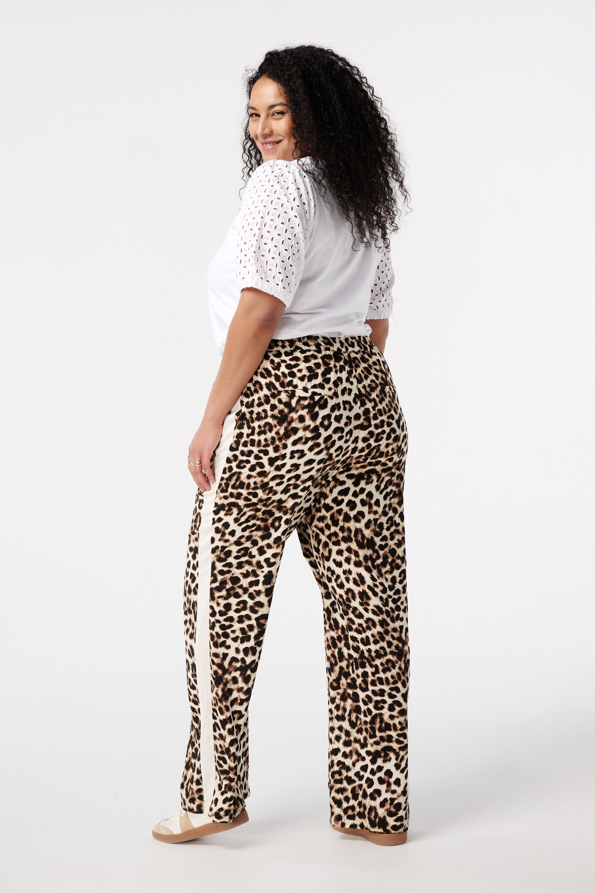 Hose mit Leopard-Print und Kontraststreifen  image number 3