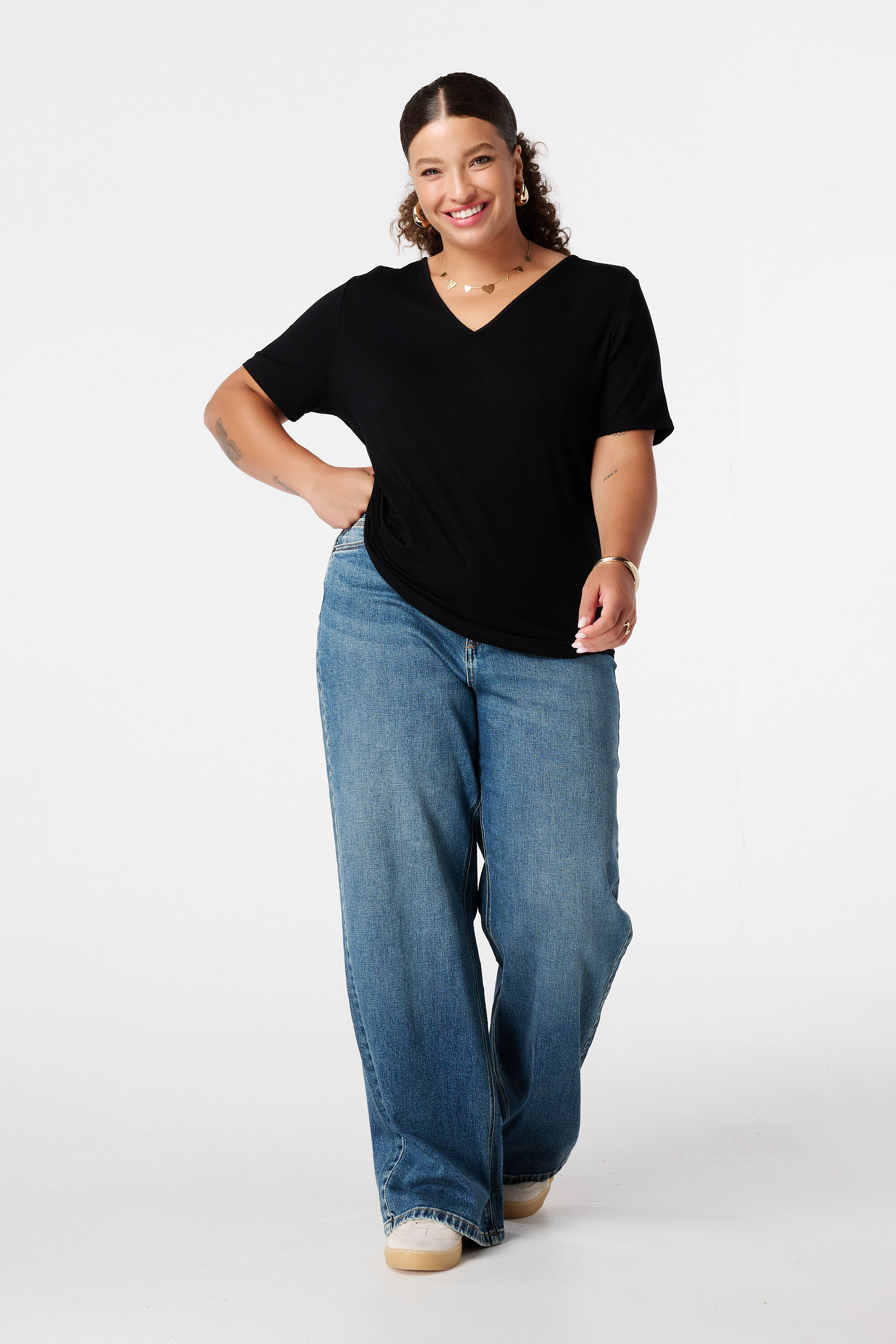 T-Shirt mit V-Ausschnitt image number 5