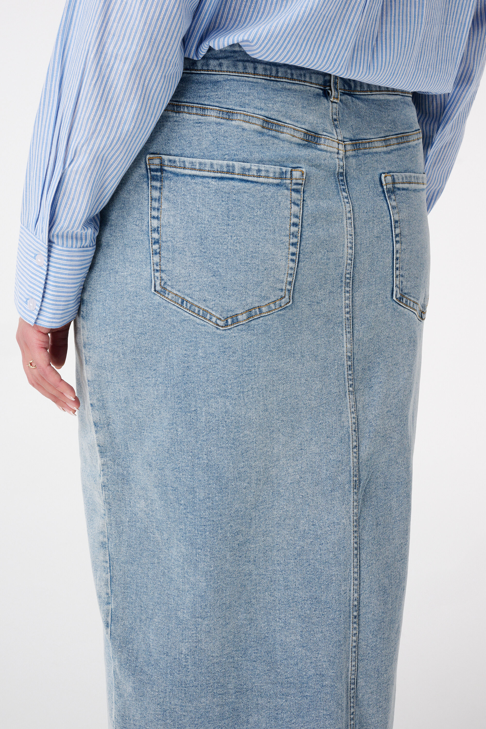 Jeansrock mit Schlitz image number 4