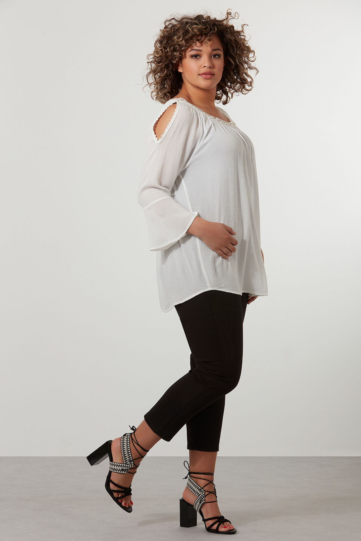 Bell-Sleeve Bluse image number 3