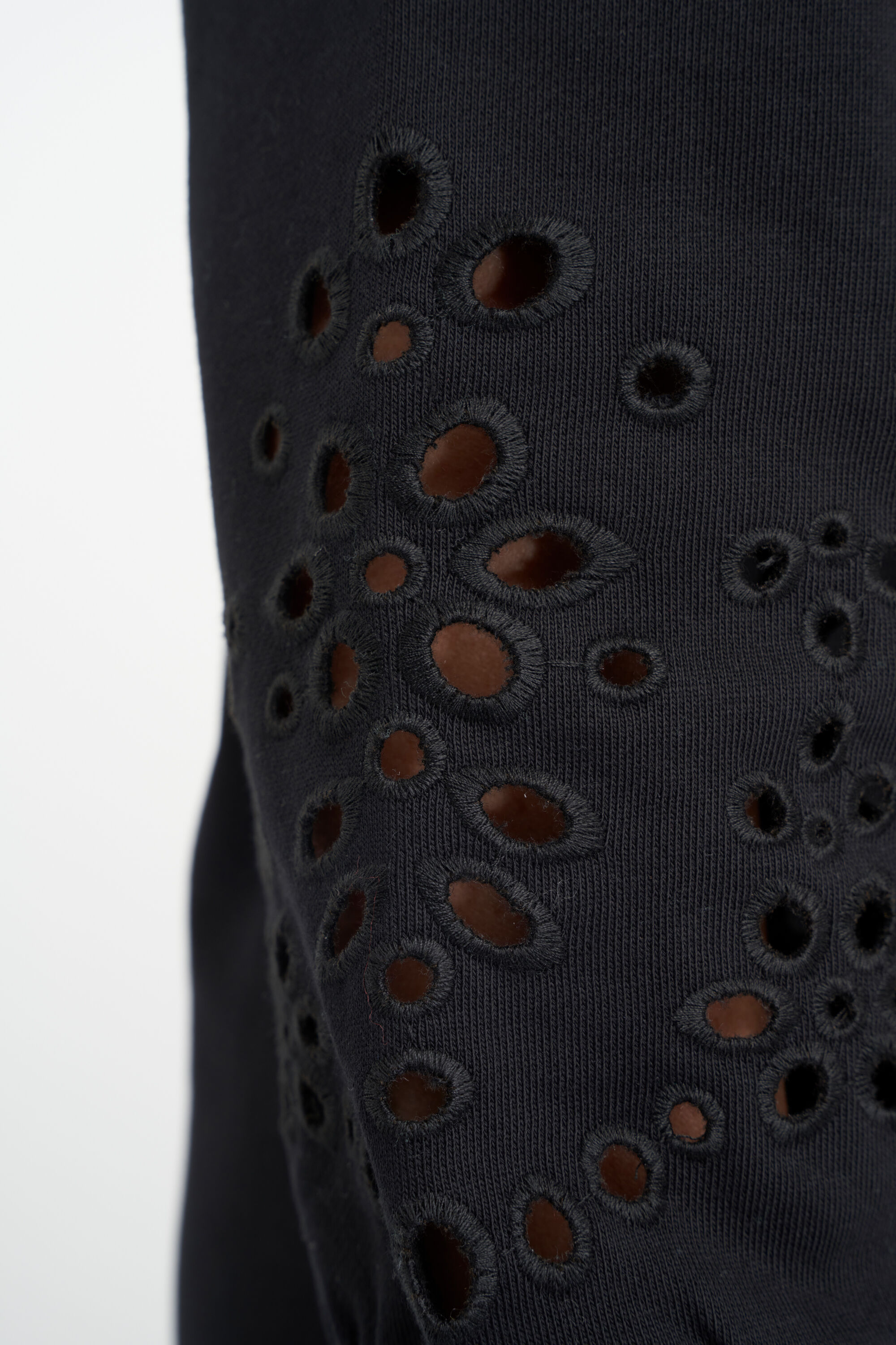 Pullover mit Stickerei image number 6