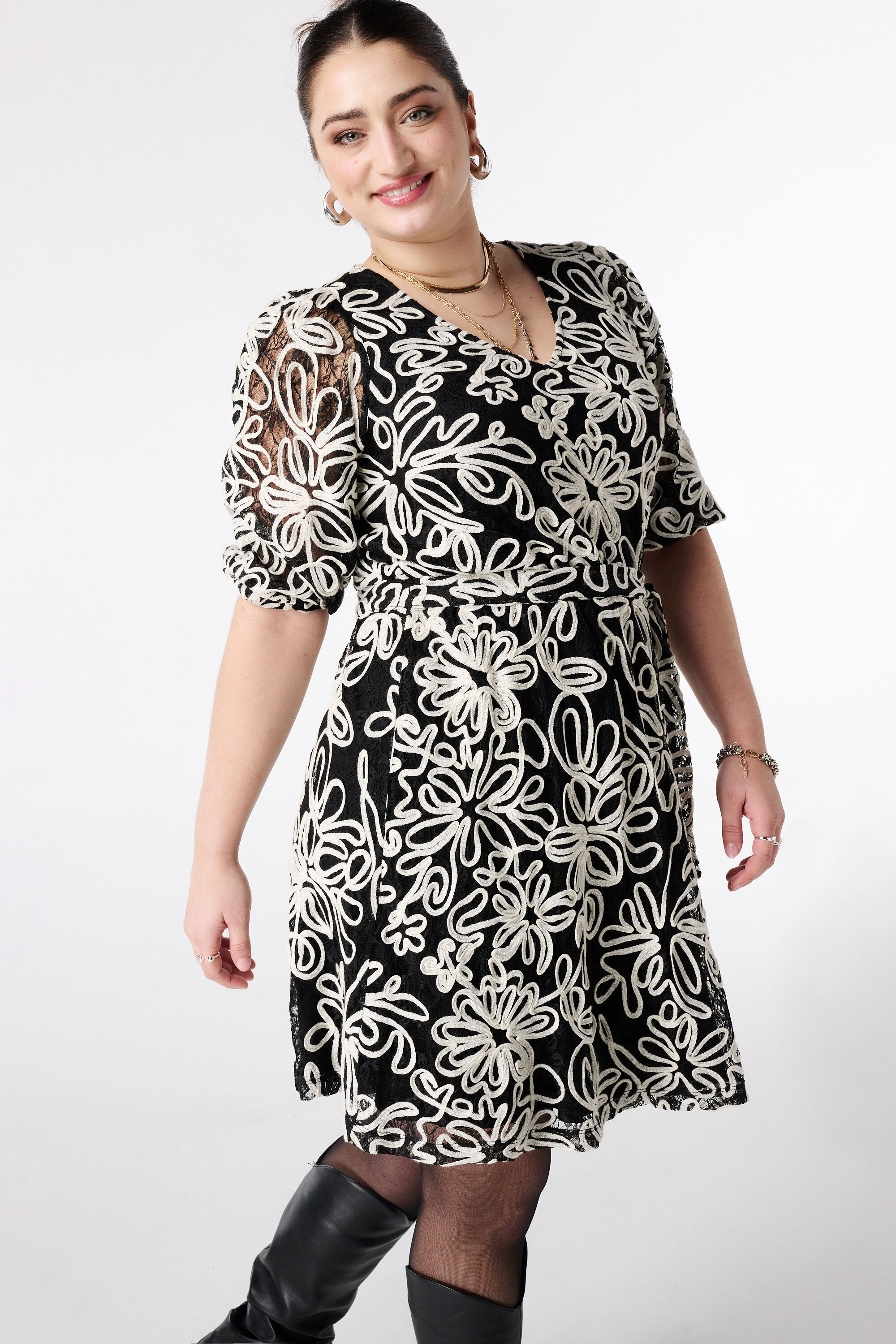 Besticktes Kleid mit Tailleng&uuml;rtel image number 5