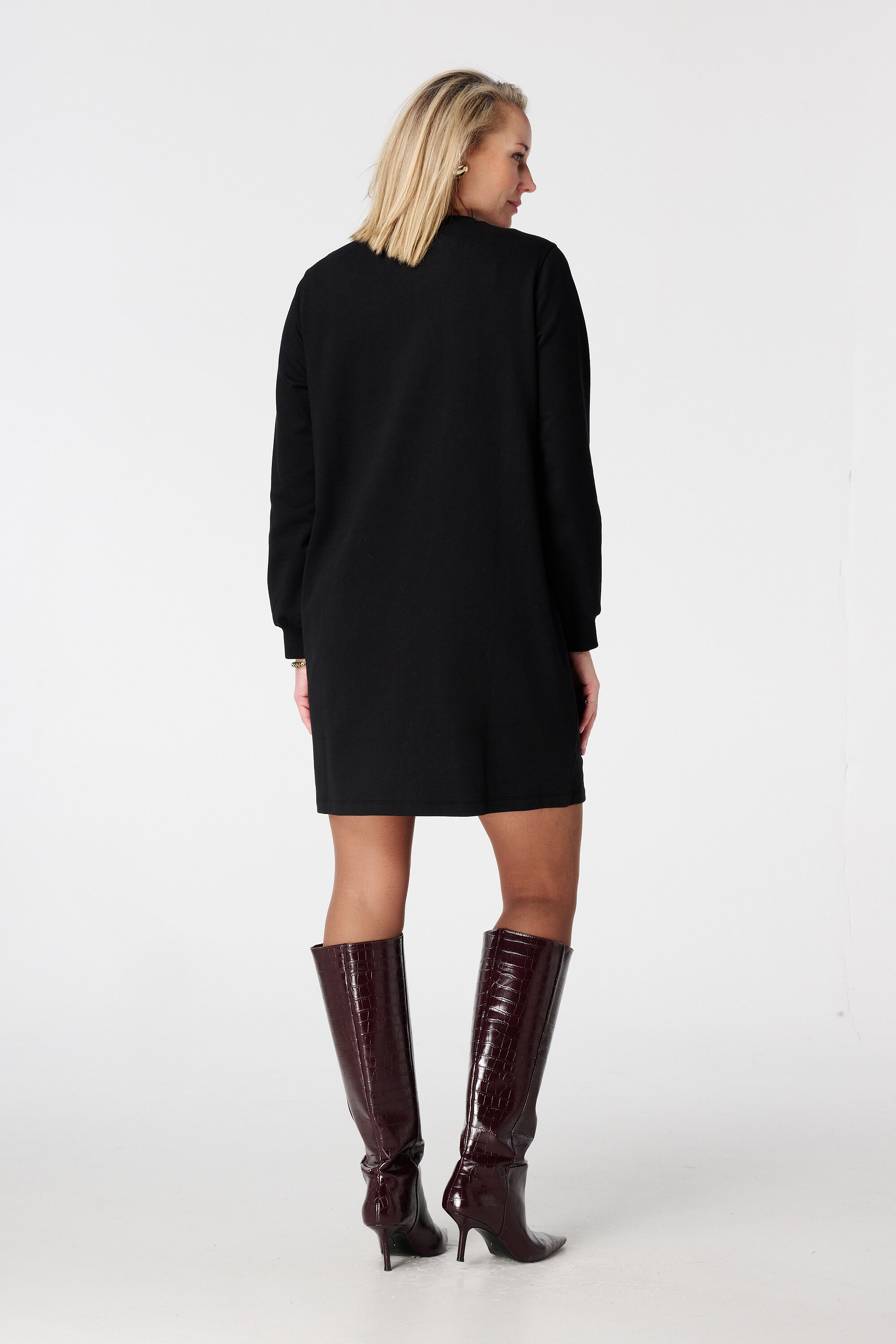 Sweaterkleid mit Glitzertext-Verzierung image number 3