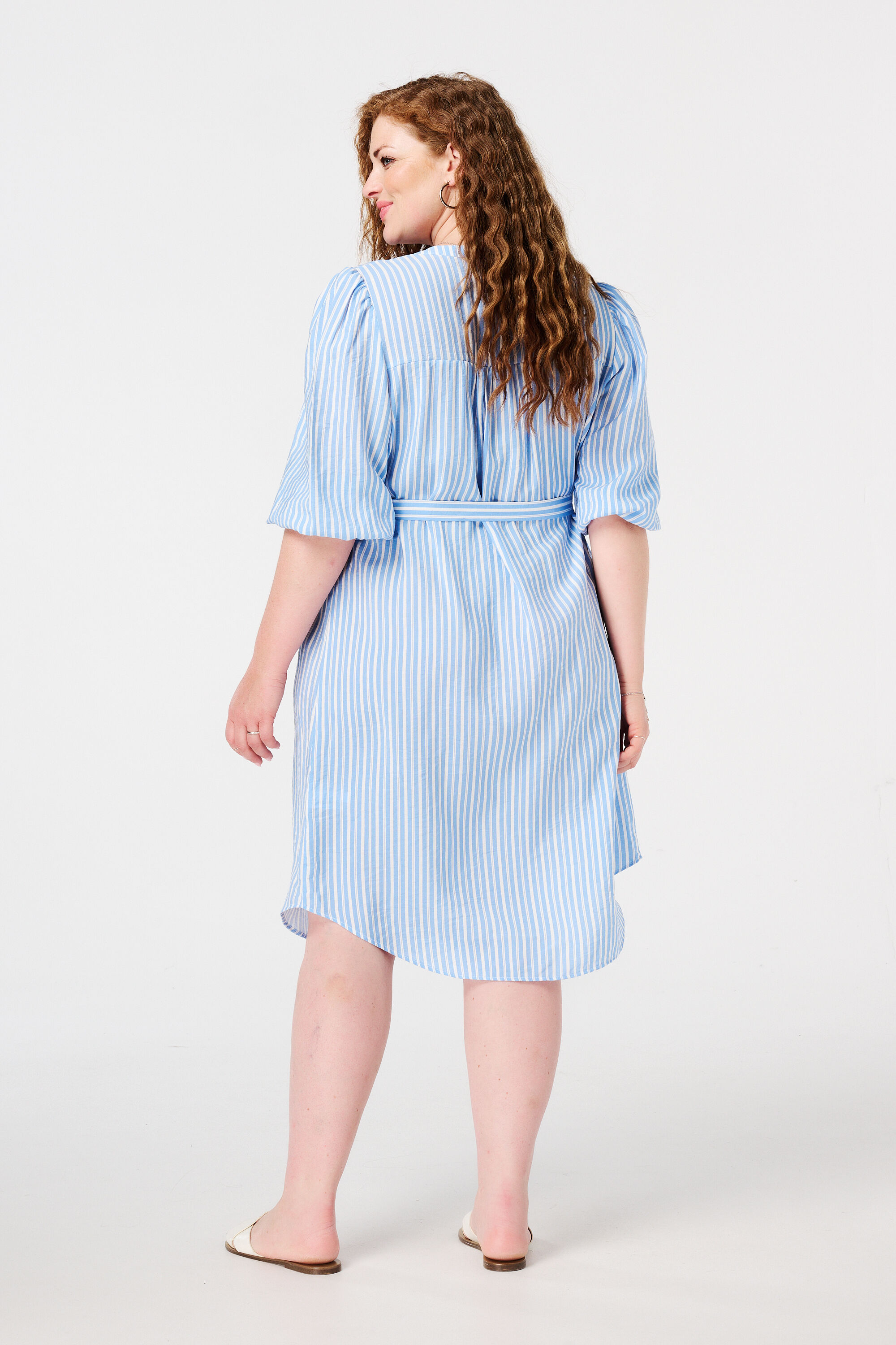 Gestreiftes Midikleid mit G&uuml;rtel image number 3