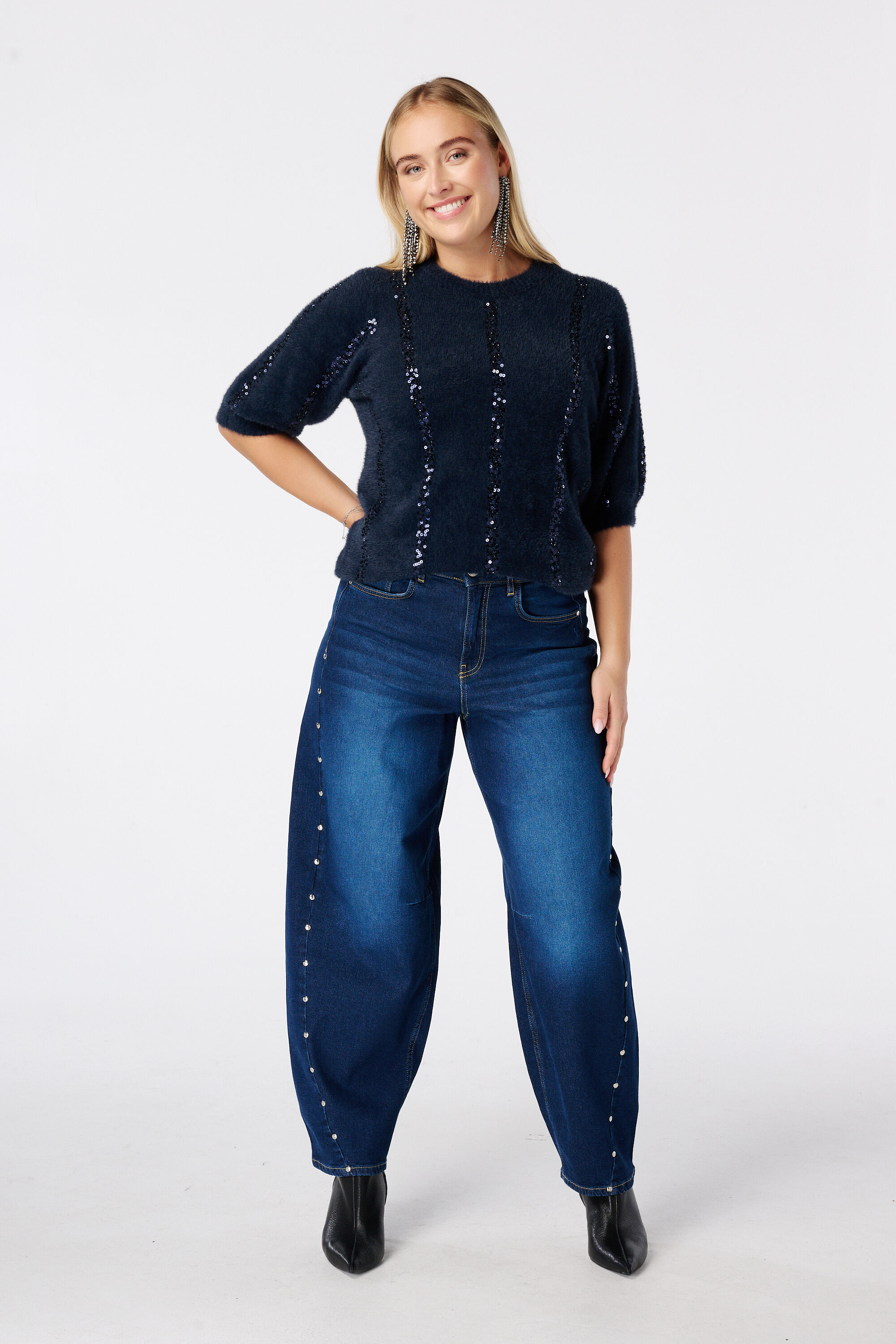 Barrel-Jeans mit Nieten image number 0