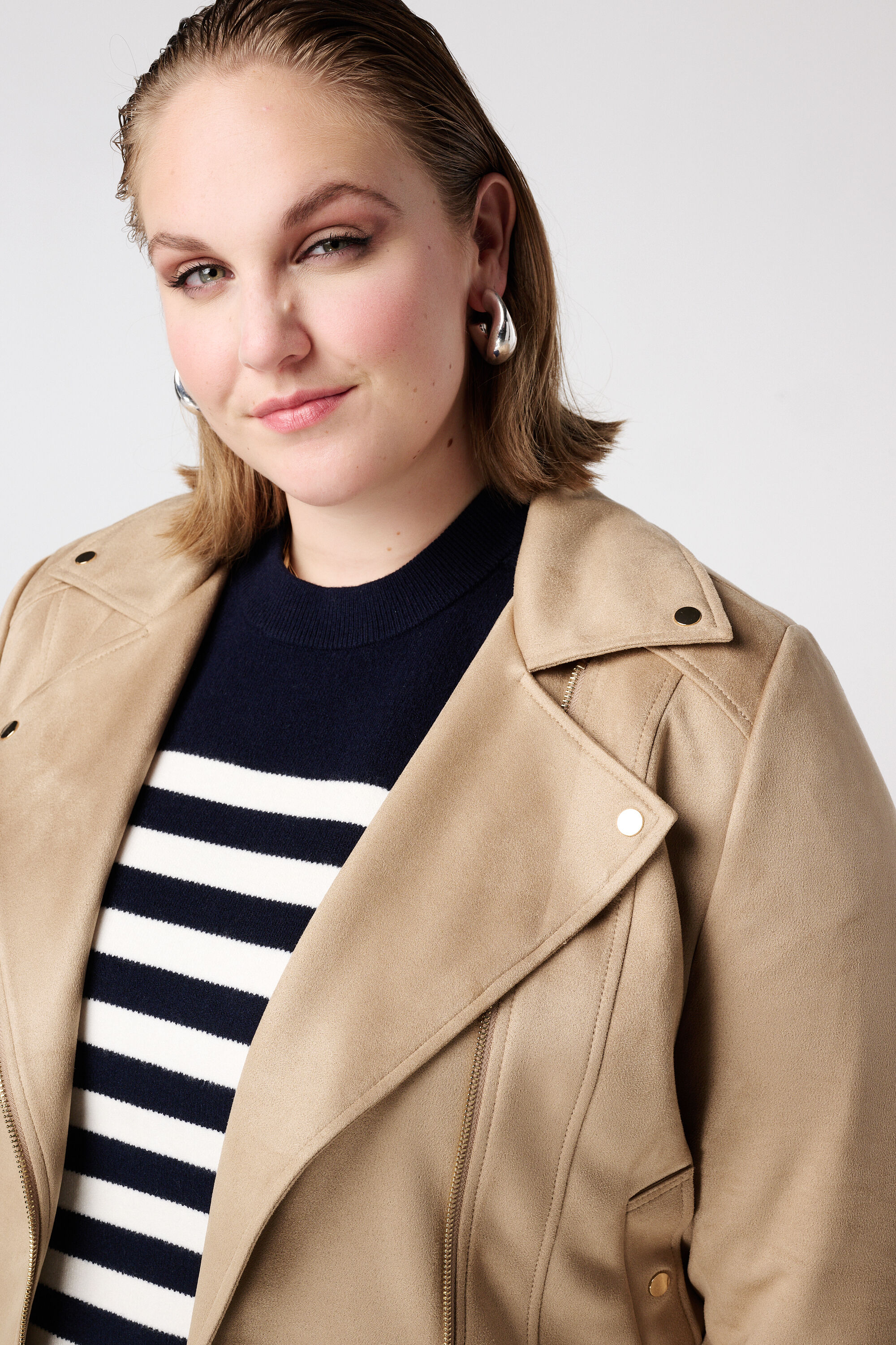 Bikerjacke aus Velourslederimitat image number 4