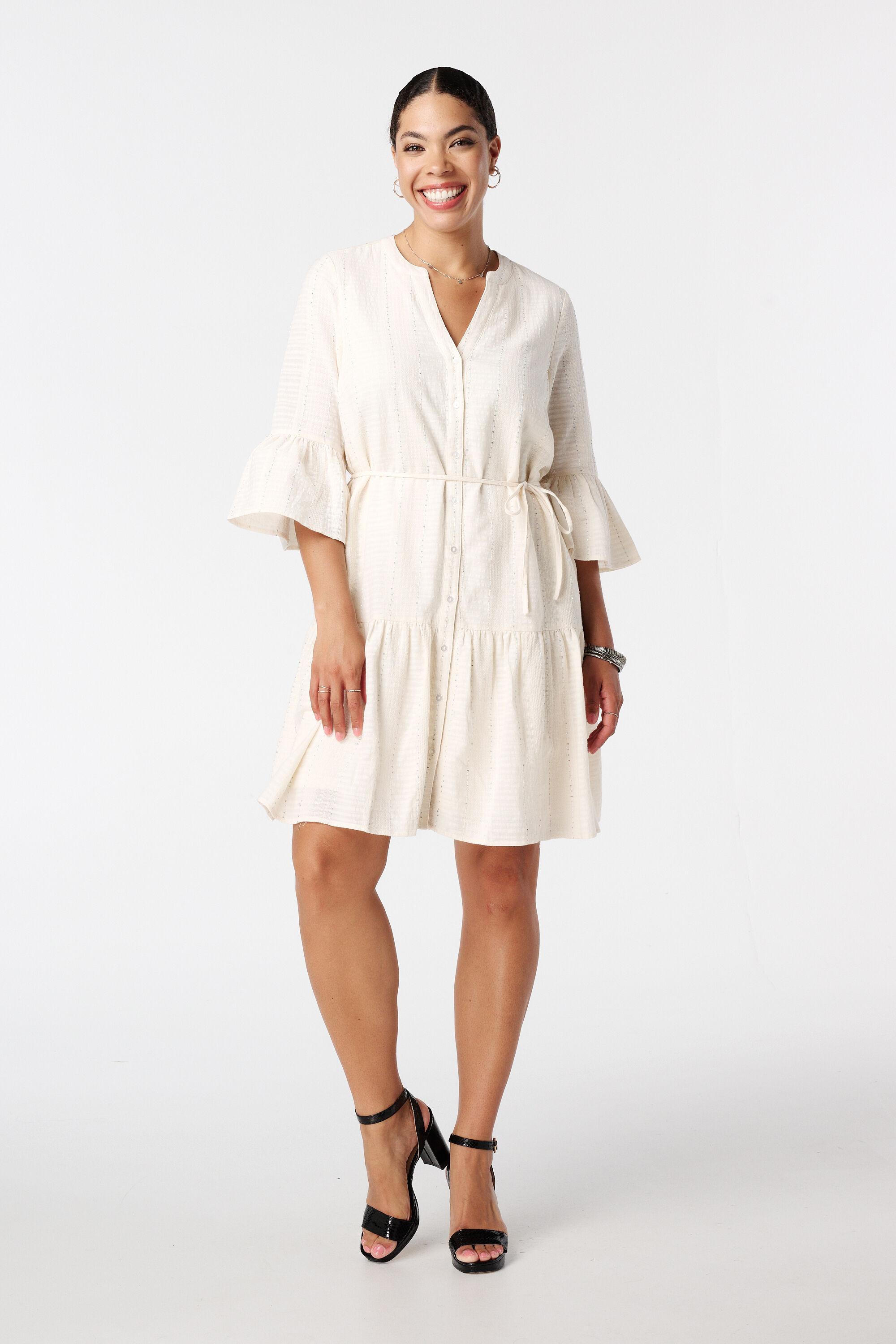 Kleid mit Paillettenverzierungen image number 5