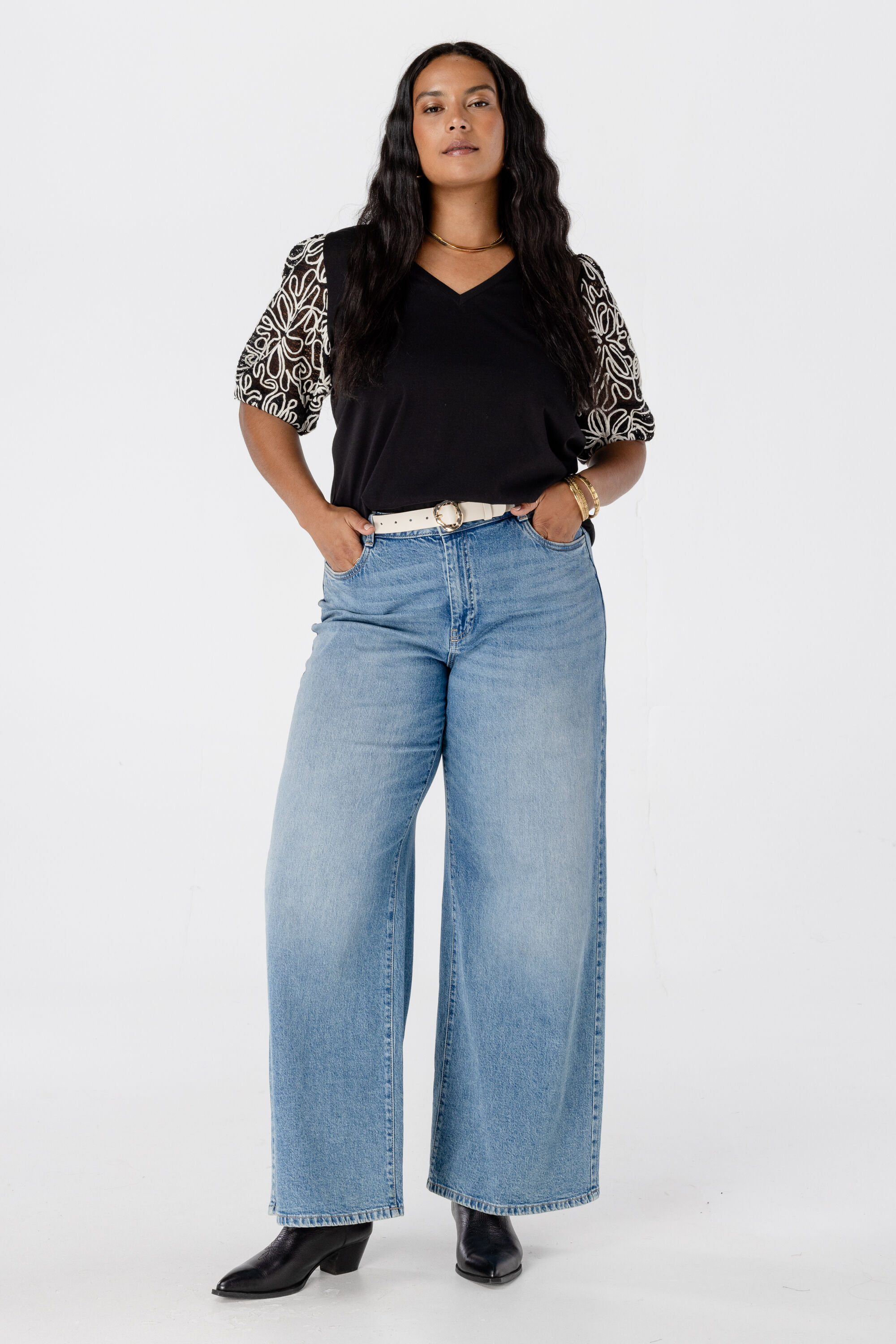 Oberteil mit bestickten &Auml;rmeln image number 5