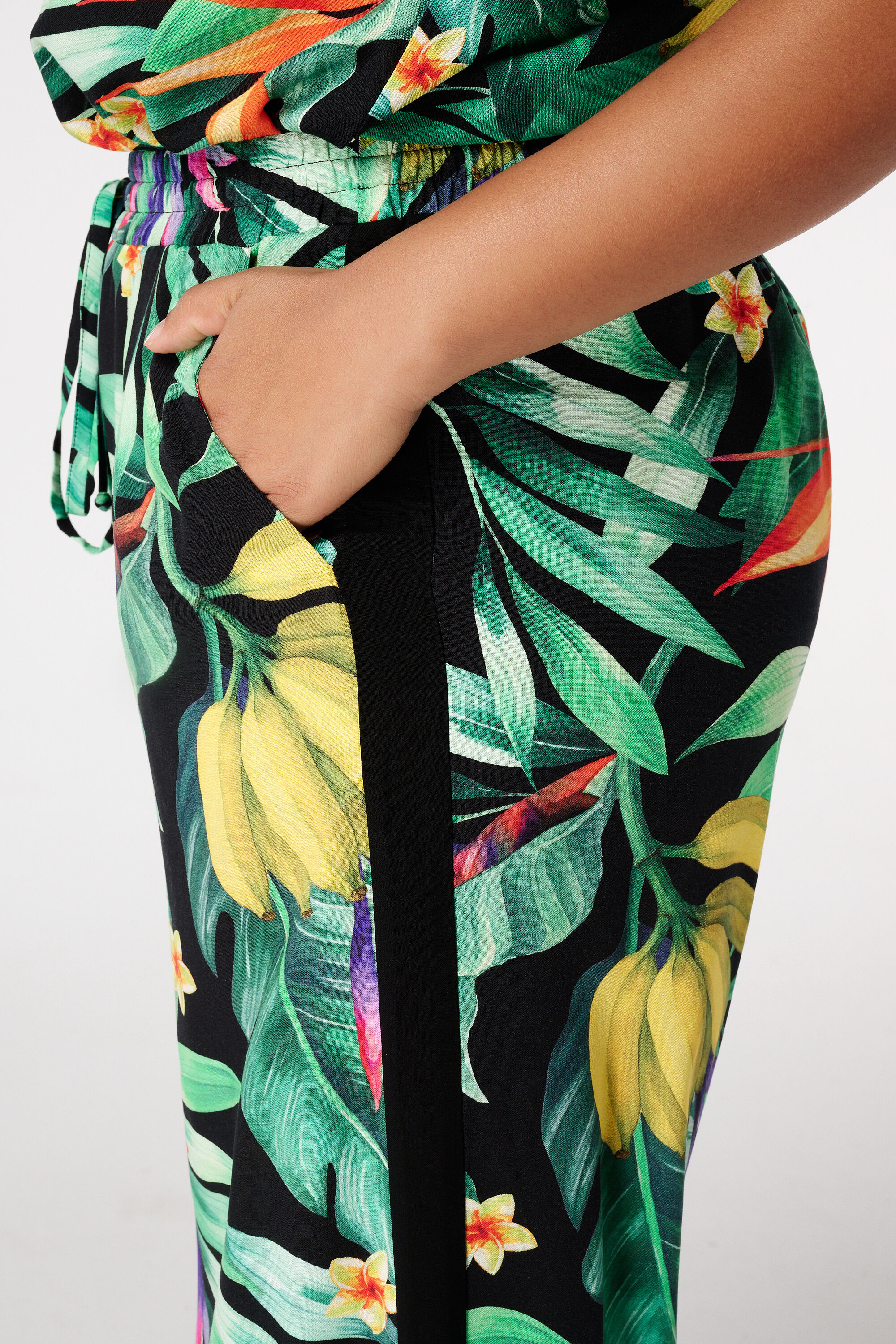 Weite Hose mit Print image number 4