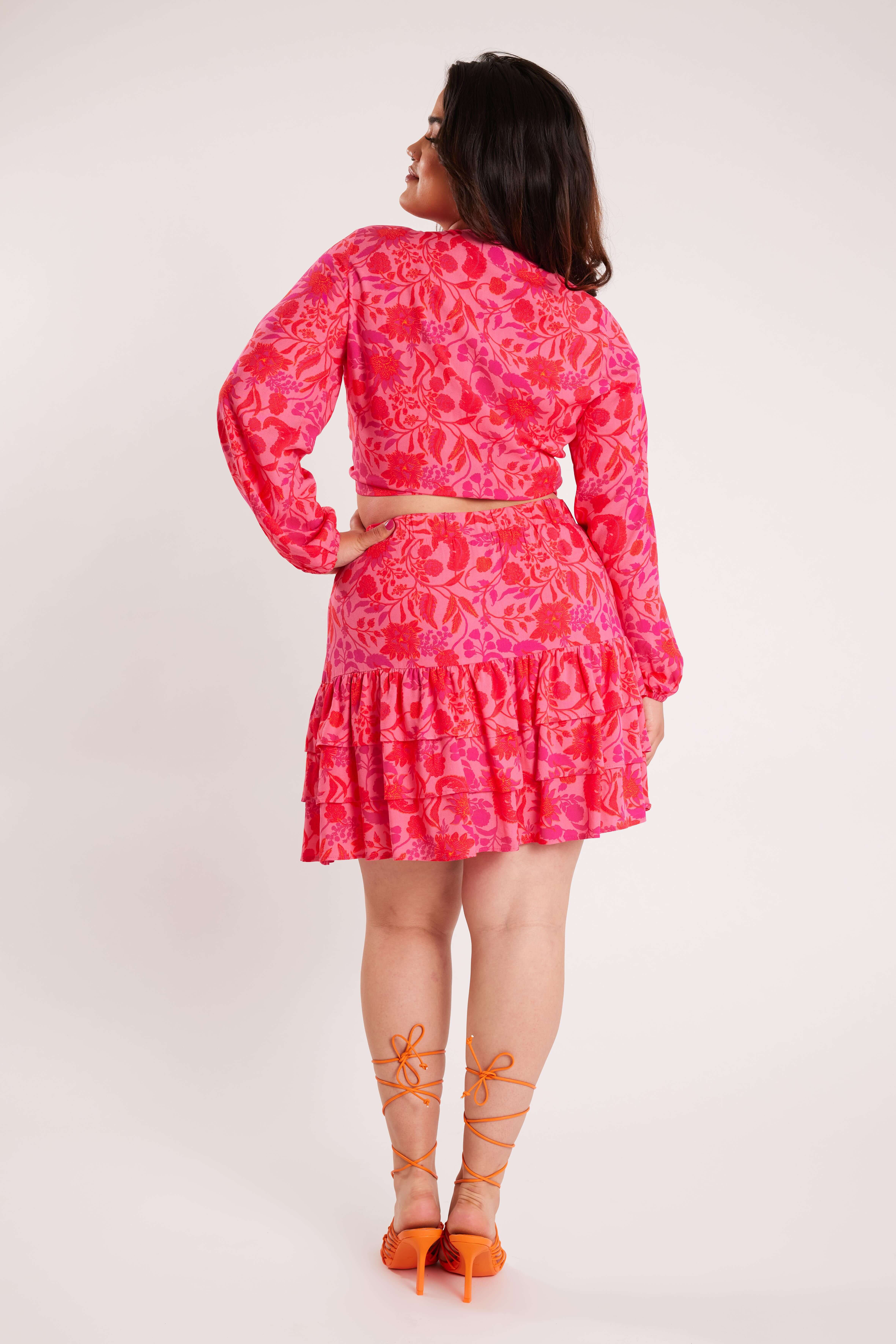 Kurzes Top mit Knotenelement image number 5