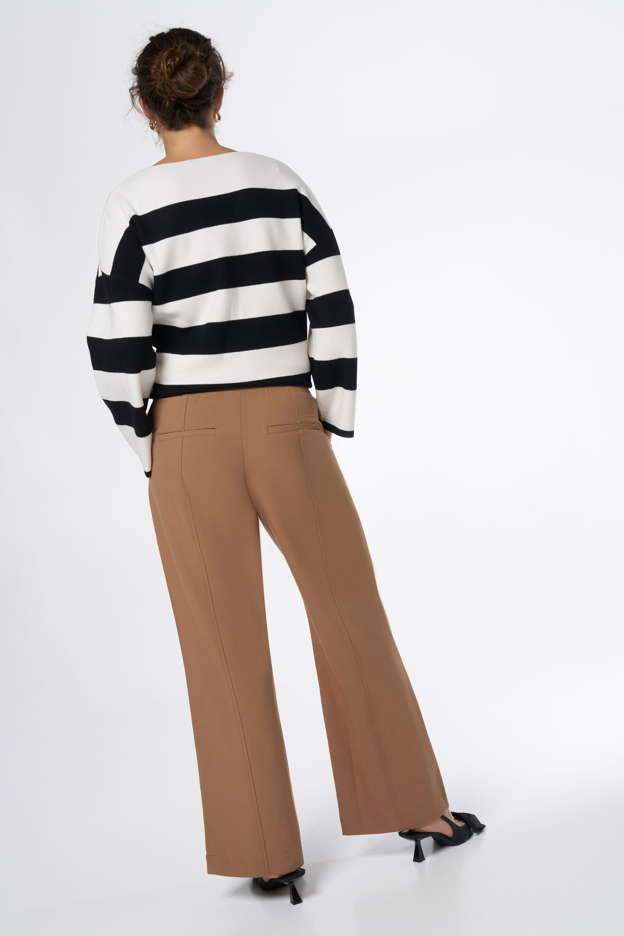 Hose mit weitem Bein und Zierkn&ouml;pfen  image number 3