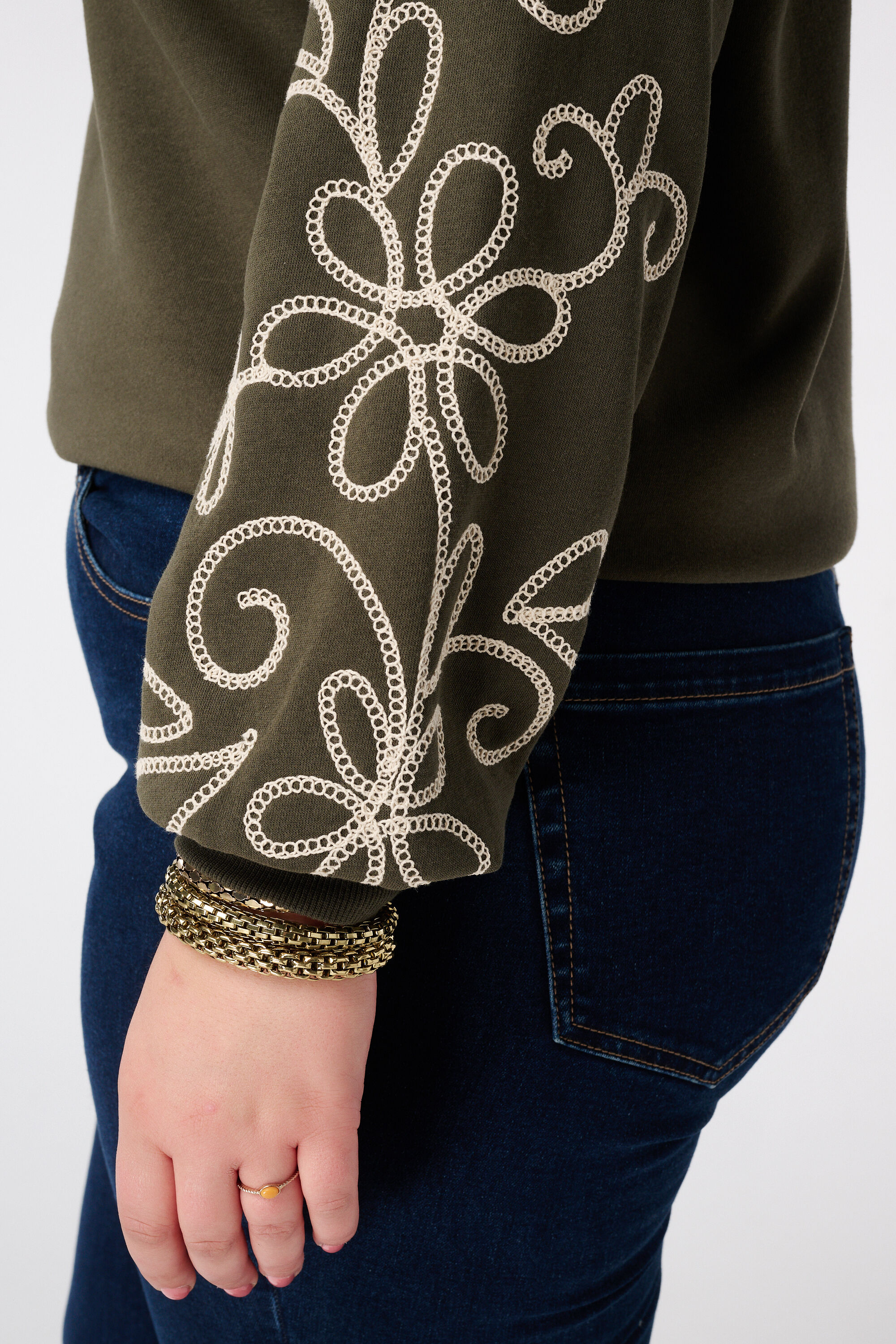 Pullover mit Stickdetails image number 6