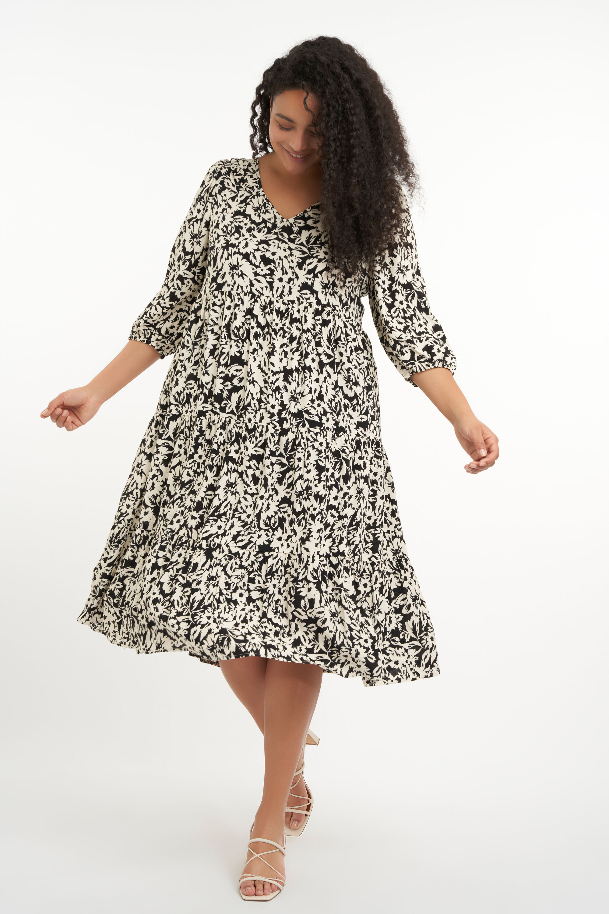 Langes Kleid mit Print  image number 5