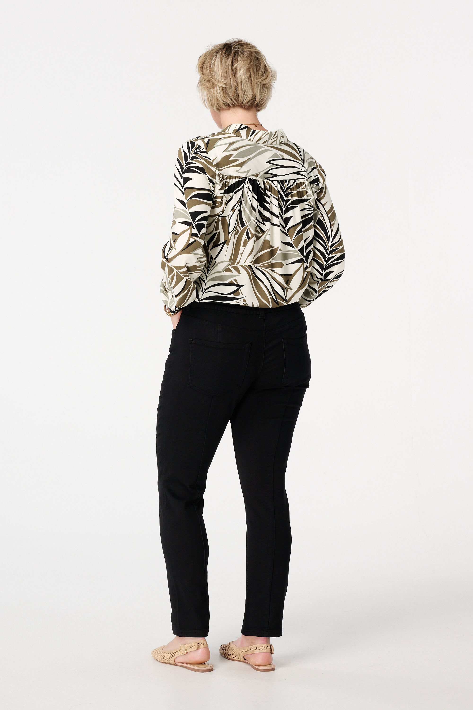 Straight-Leg-Jeans mit elastischem Bund  image number 3