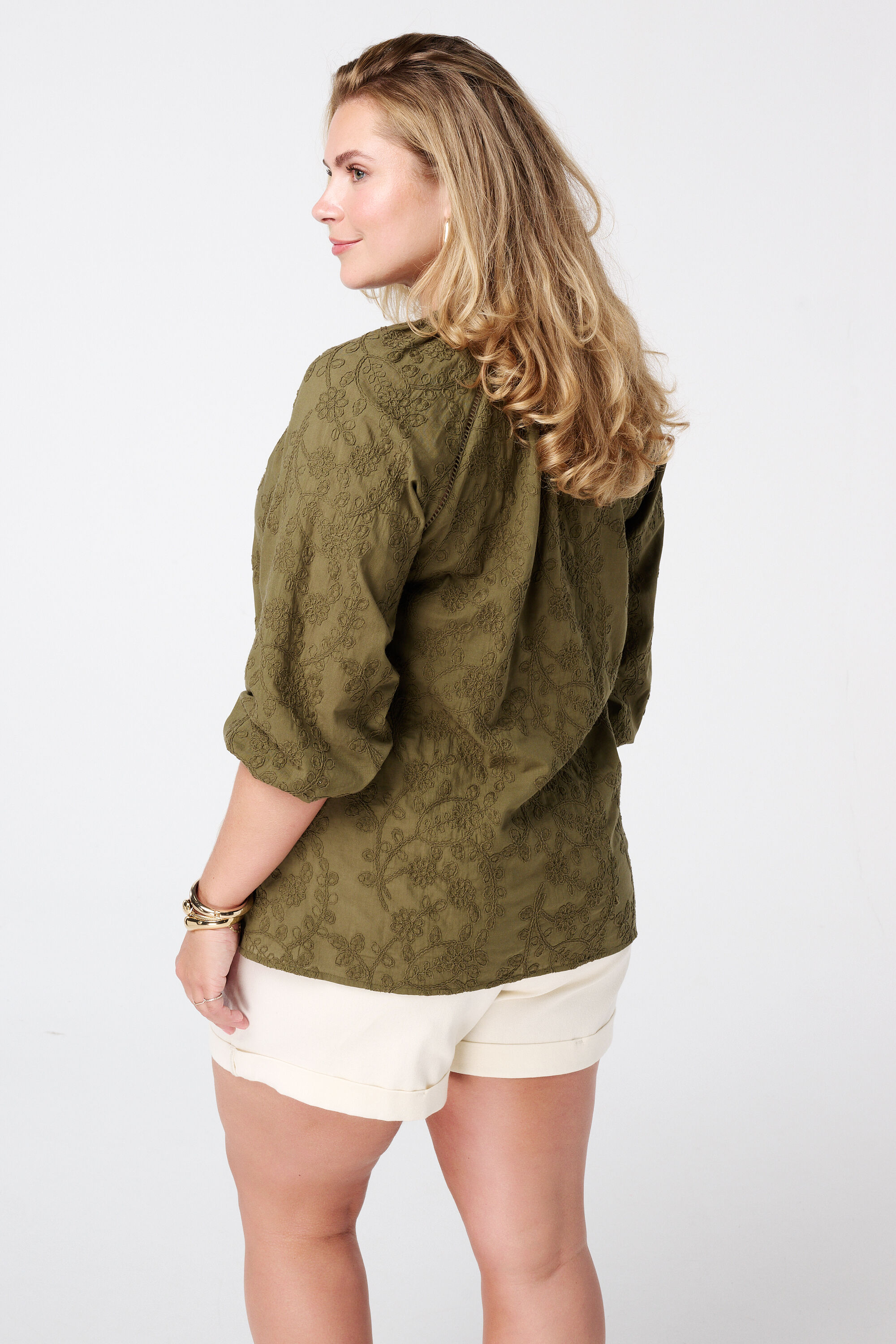 Bluse mit Stickerei  image number 3