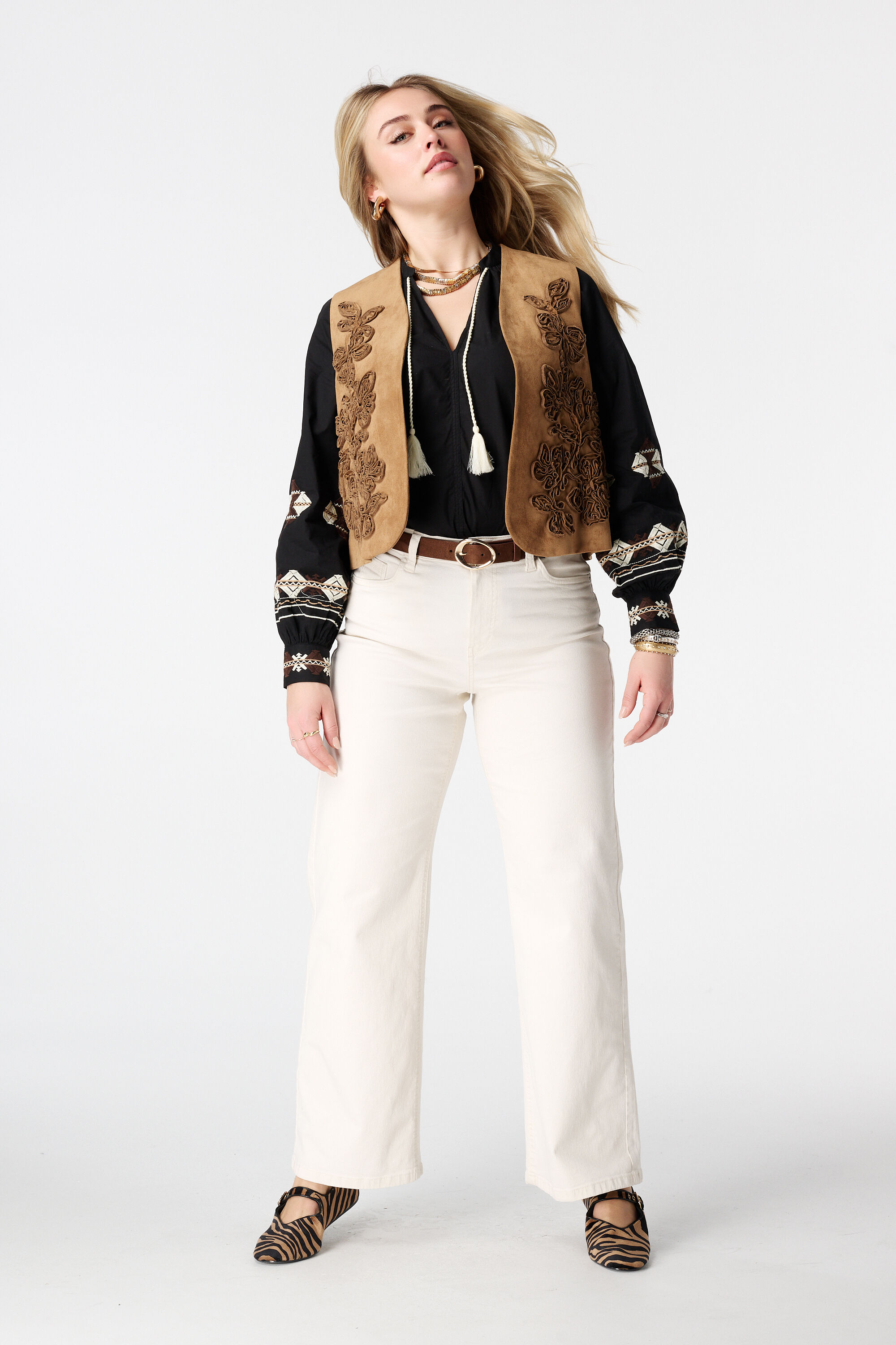 Bluse mit Stickerei image number 5