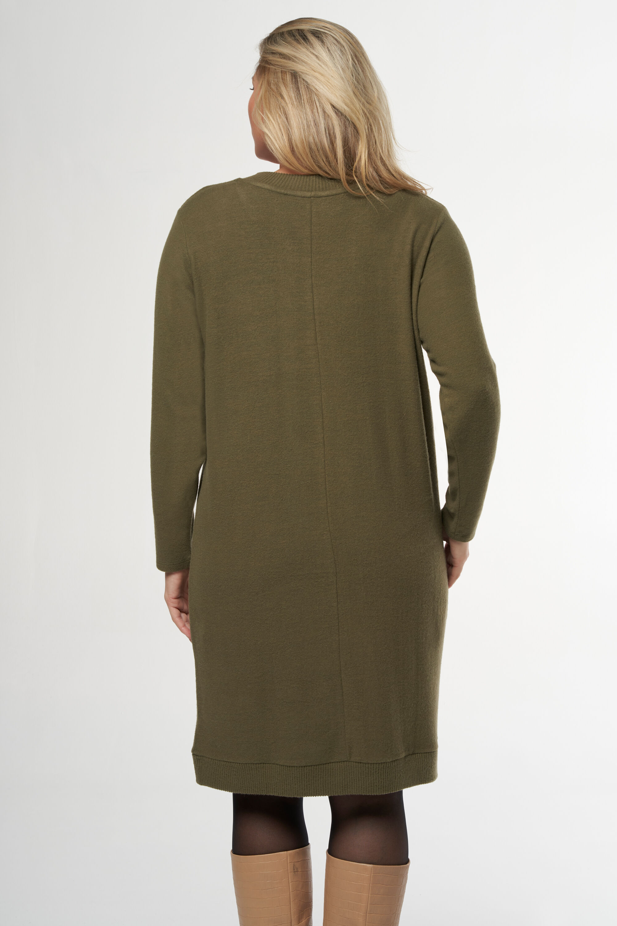 Weit geschnittenes Kleid aus weichem Stoff image number 3