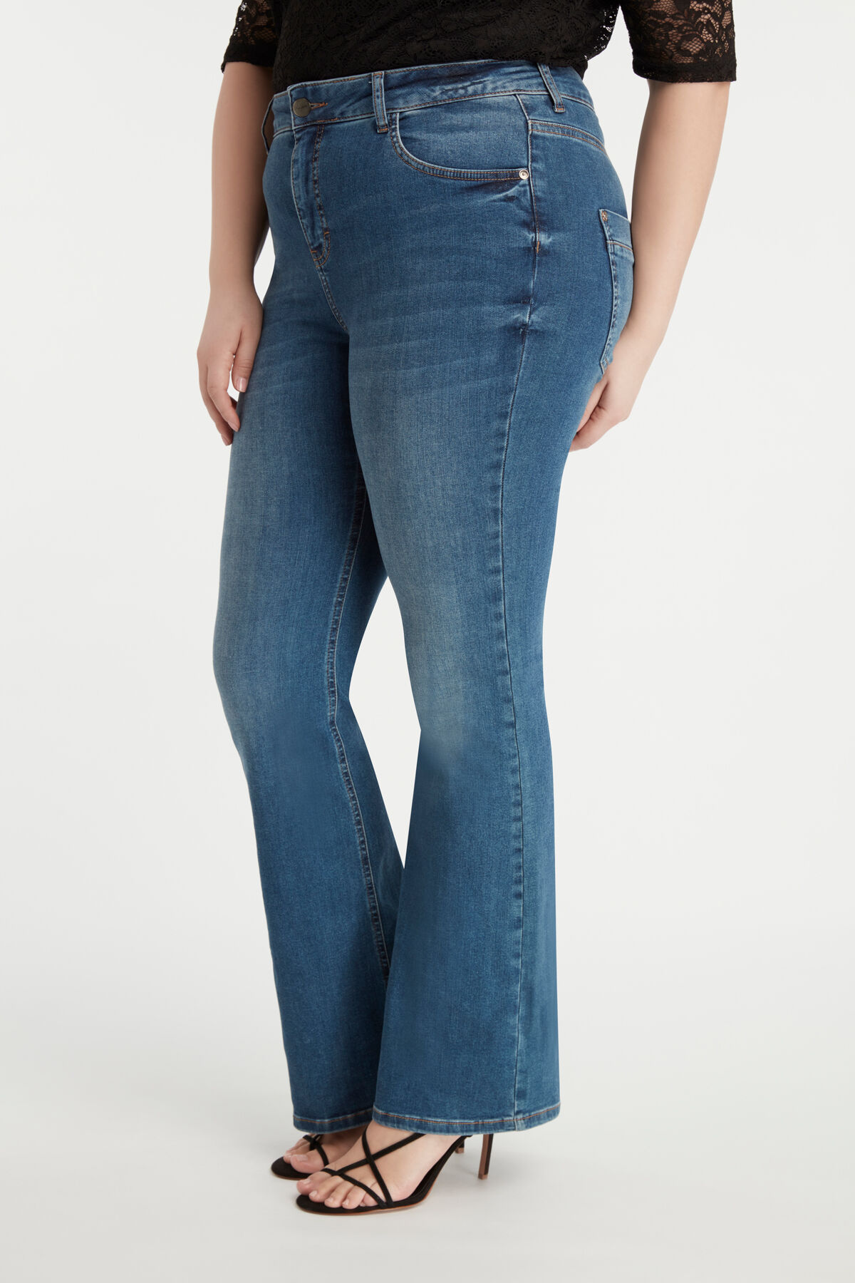 Magic Simplicity Flared-Leg SHAPING Jeans image number 5