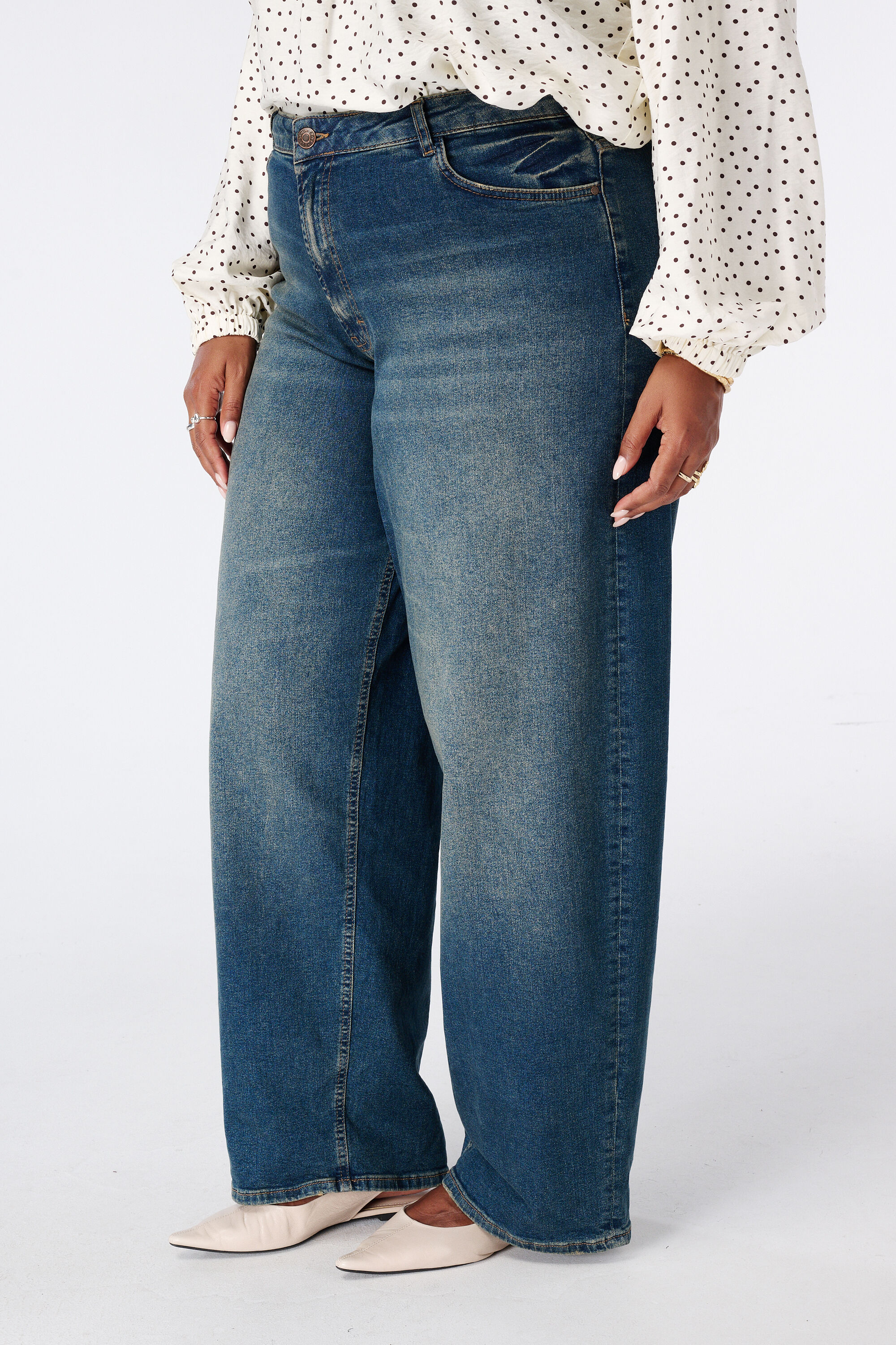 Barrel Jeans image number 5