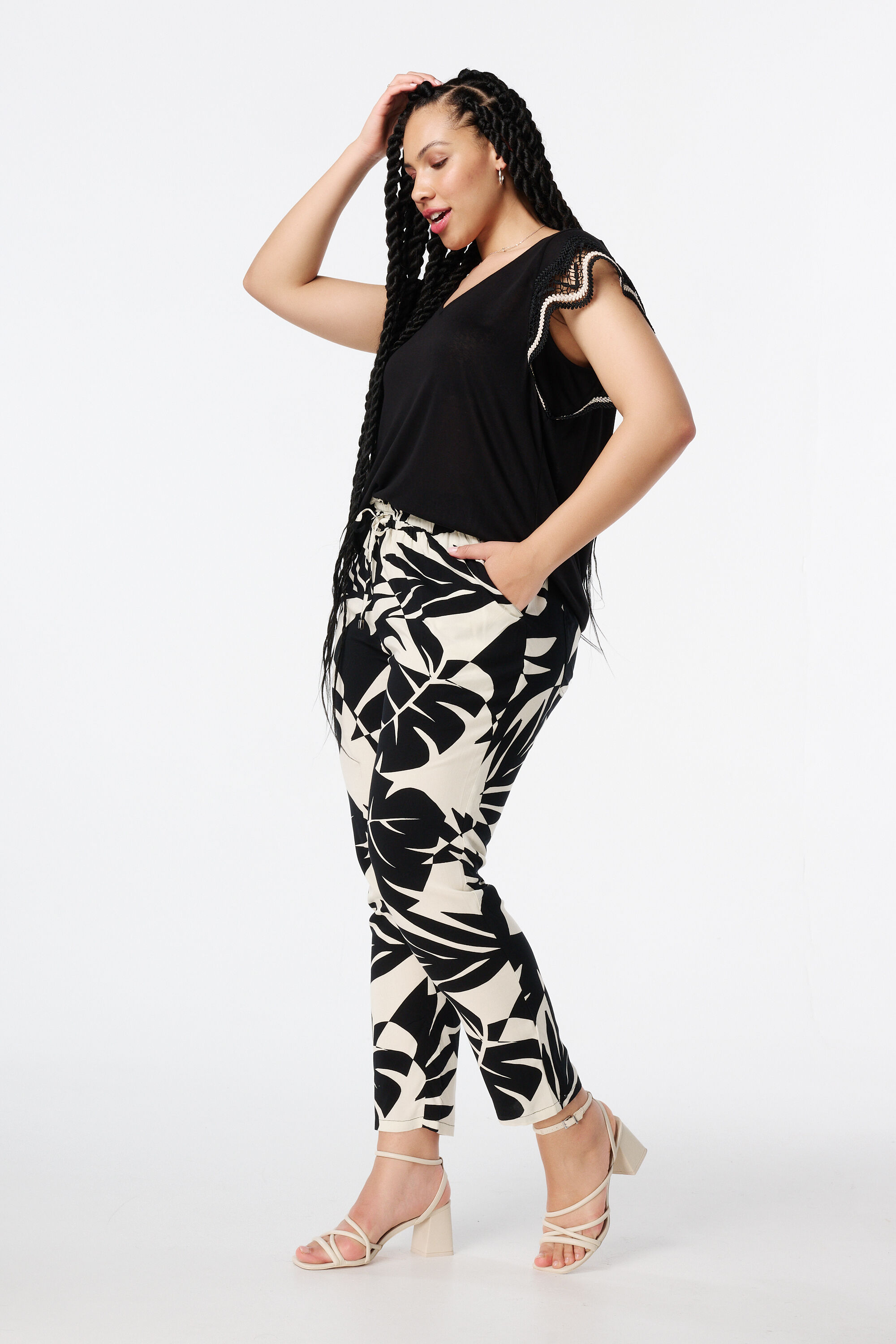 T-Shirt mit H&auml;keldetail  image number 5