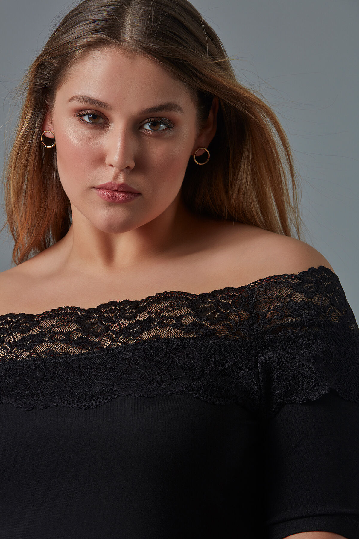 Schulterfreies Top mit Spitze image number 0