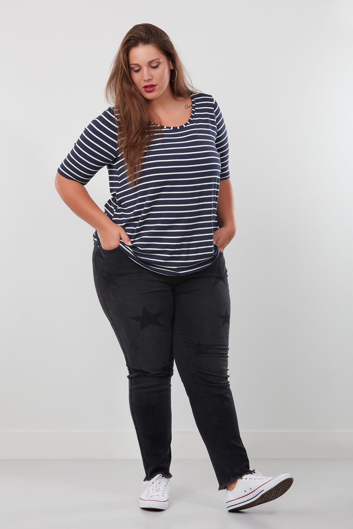 Slim-Leg-Jeans mit Sternen image number 3