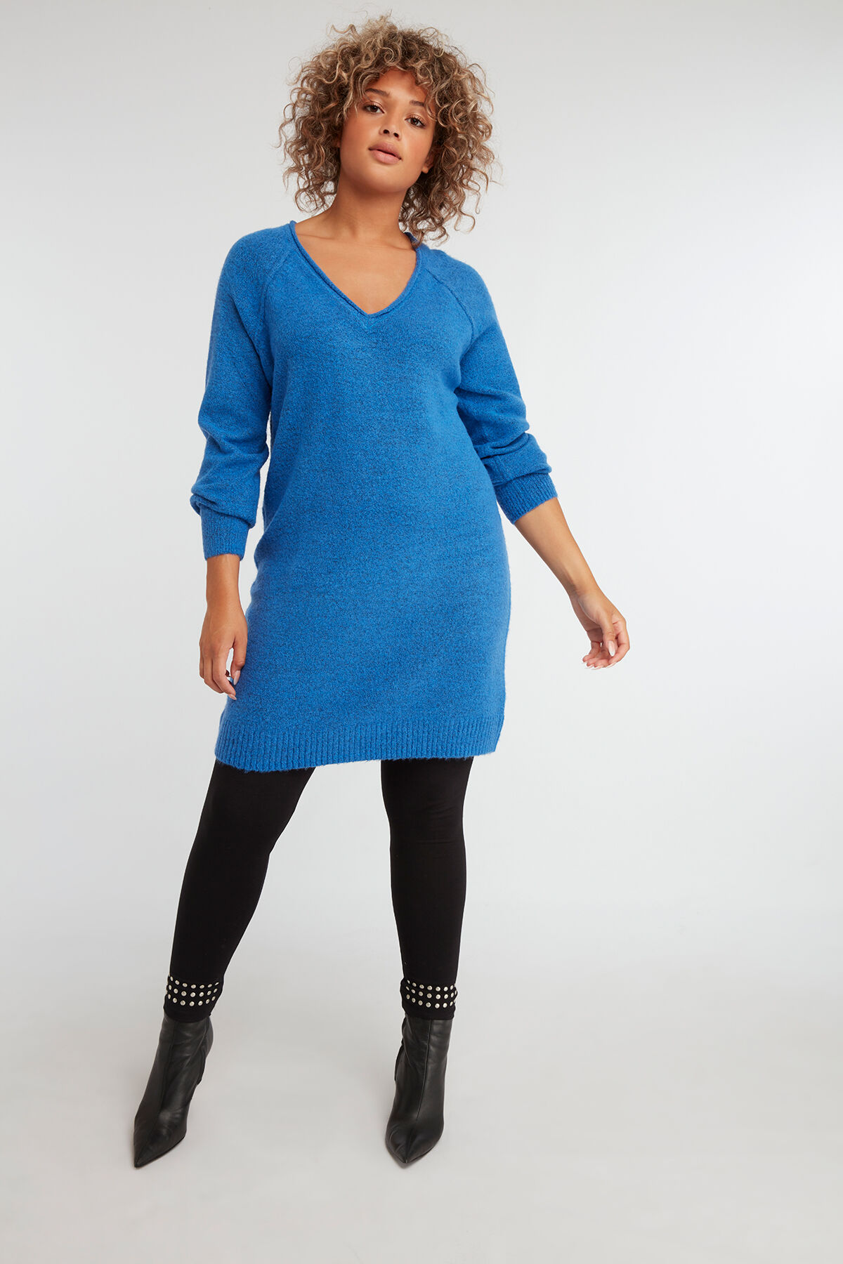 Sweater-Kleid mit V-Ausschnitt image number 4