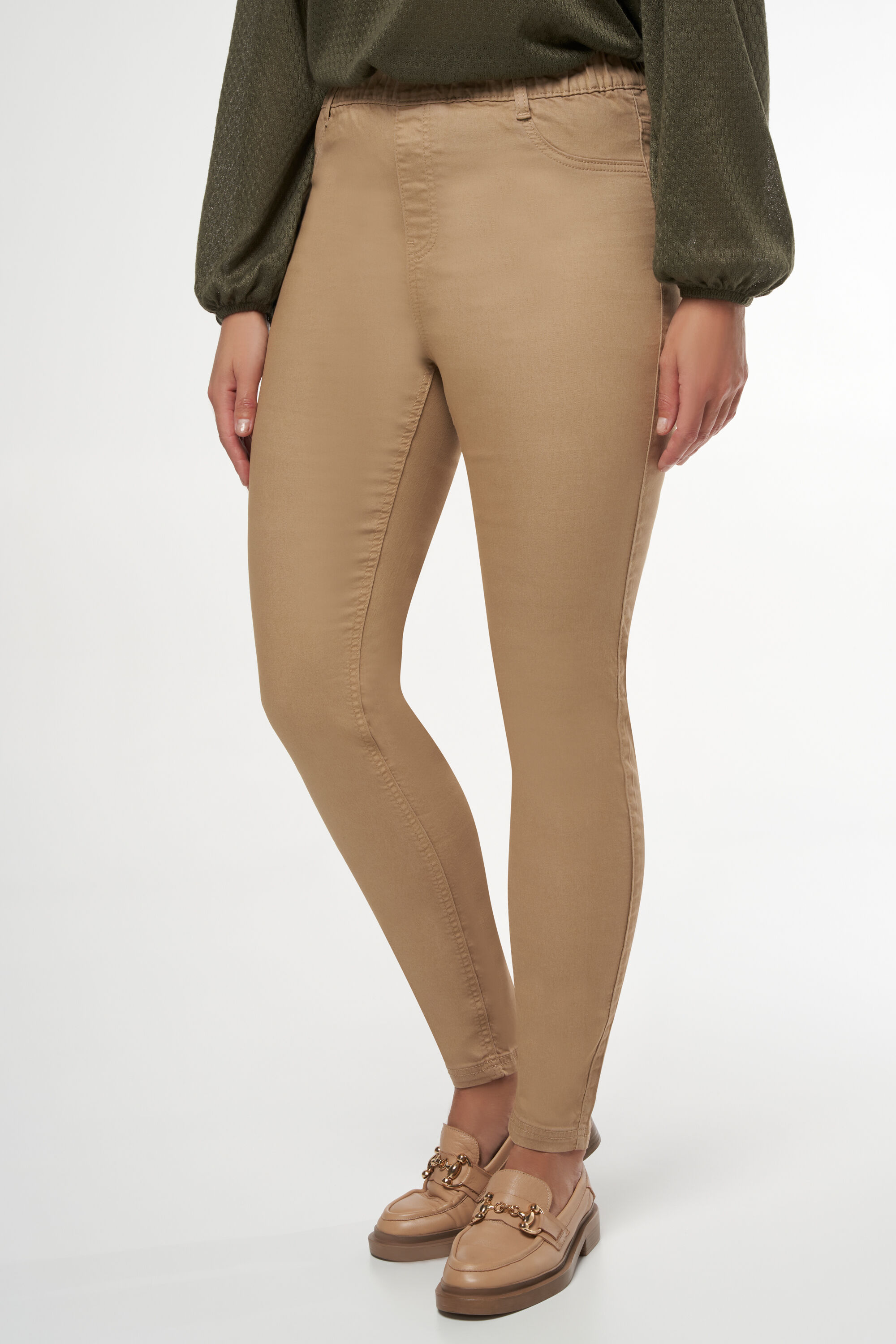 Skinny-Leg-Trekking image number 5