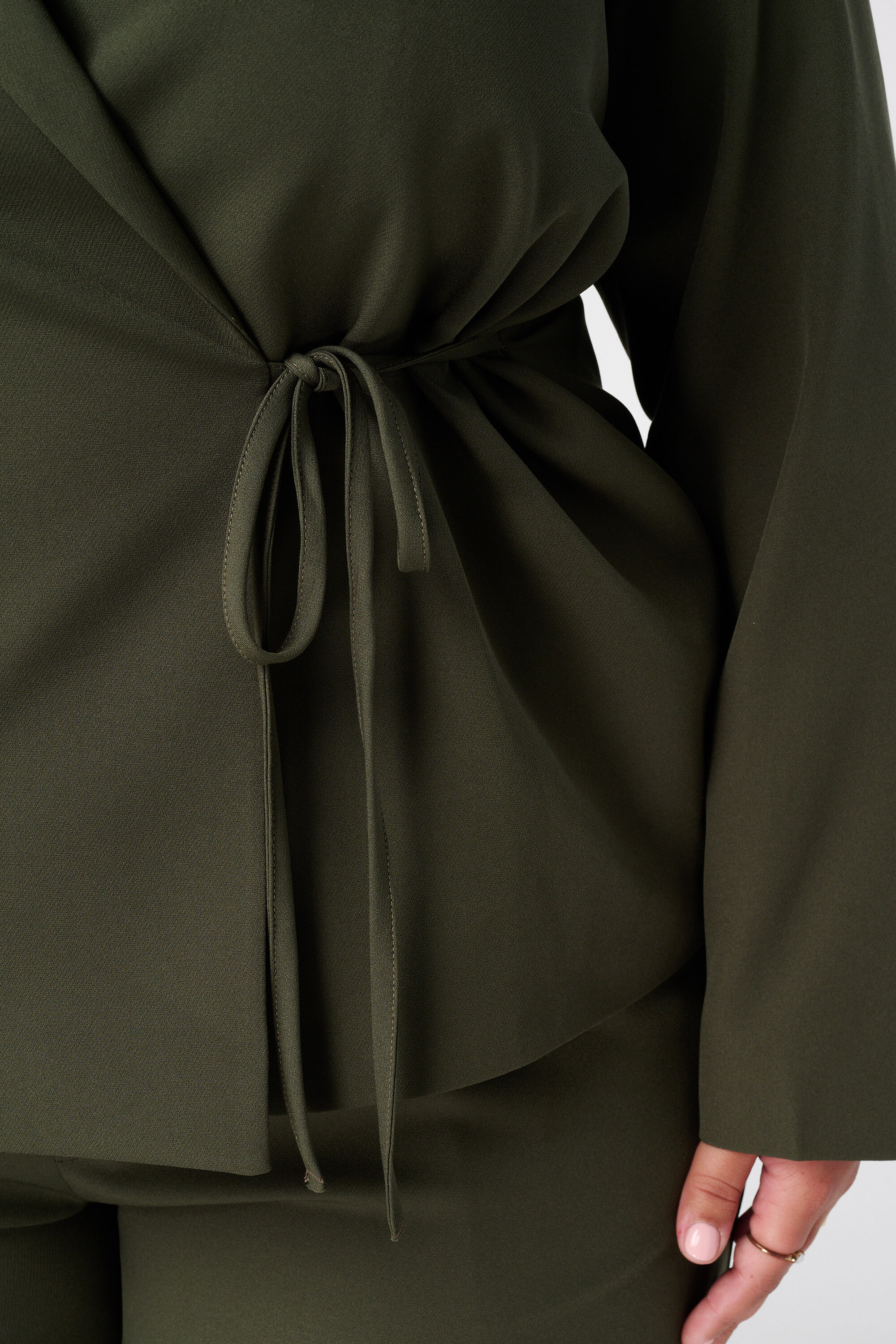 Oversize-Blazer mit Krawatteng&uuml;rtel image number 6